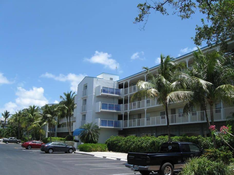 Modern And Coastal Ocean Pointe 2307 *