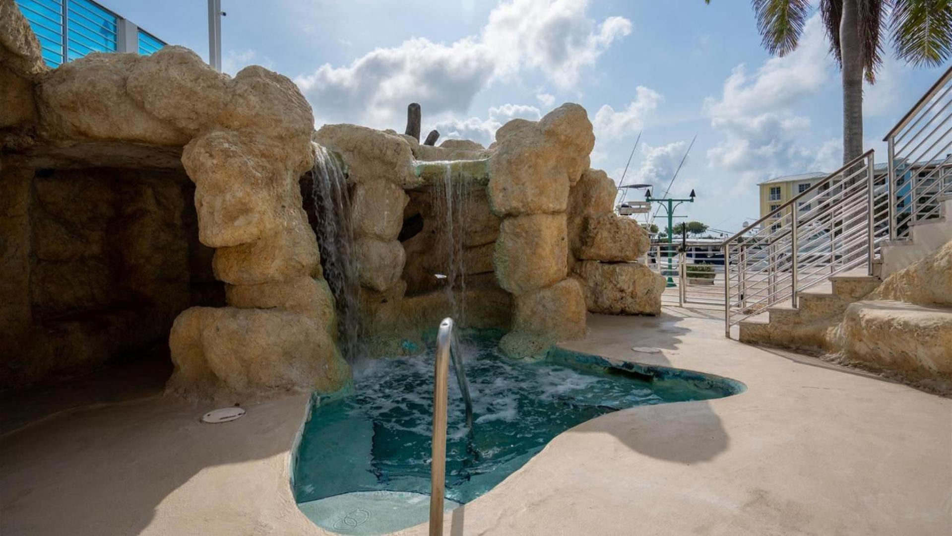 Apartment 311 Mariners Club Key Largo