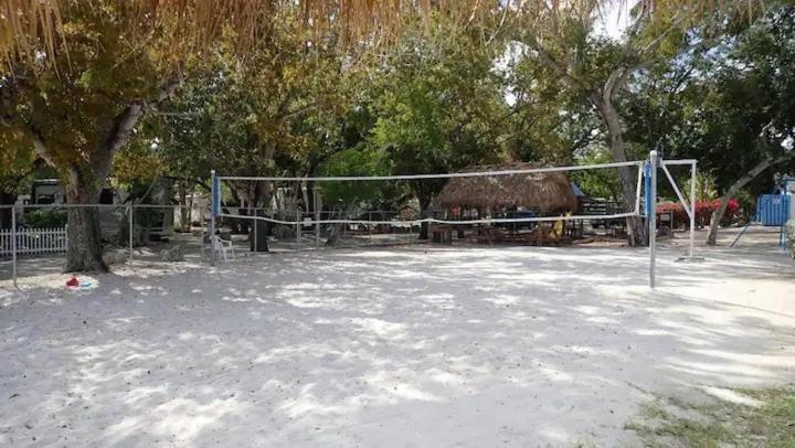 Campsite Rv By The Sea - Glamping In The Keys - Sleeps 6 Key Largo