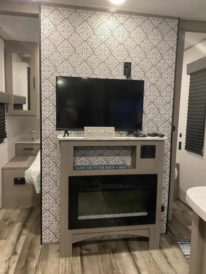 Rv By The Sea - Glamping In The Keys - Sleeps 6 *