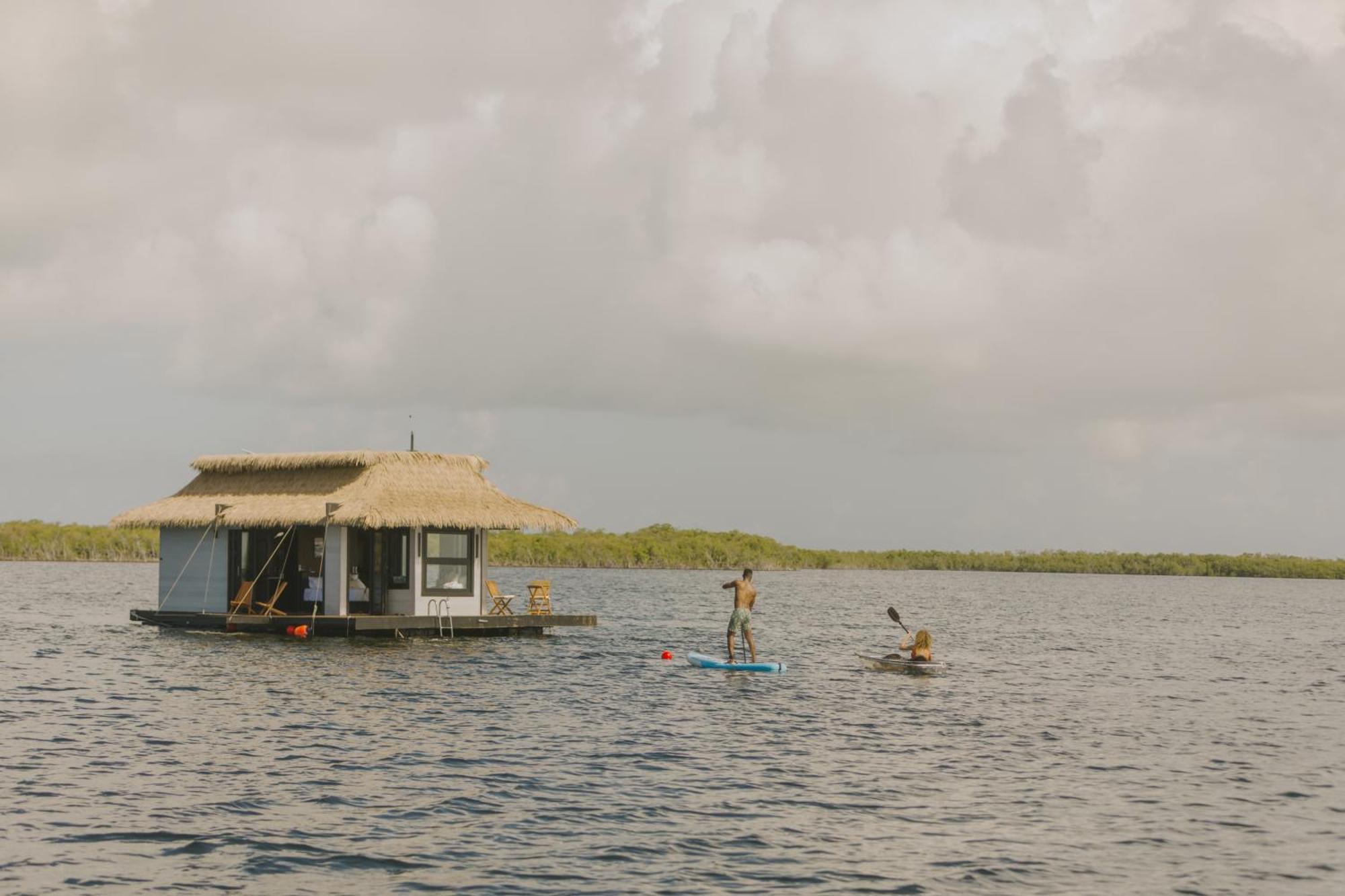 Floating Oasis - Luxury Private With Modern Amenities *