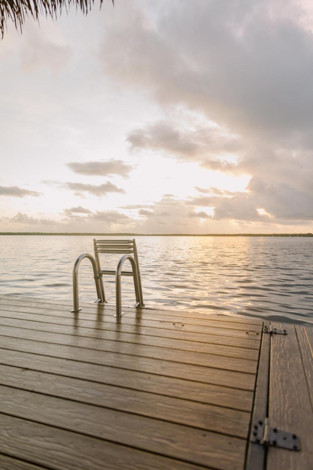 Floating Oasis - Luxury Private With Modern Amenities Botel *