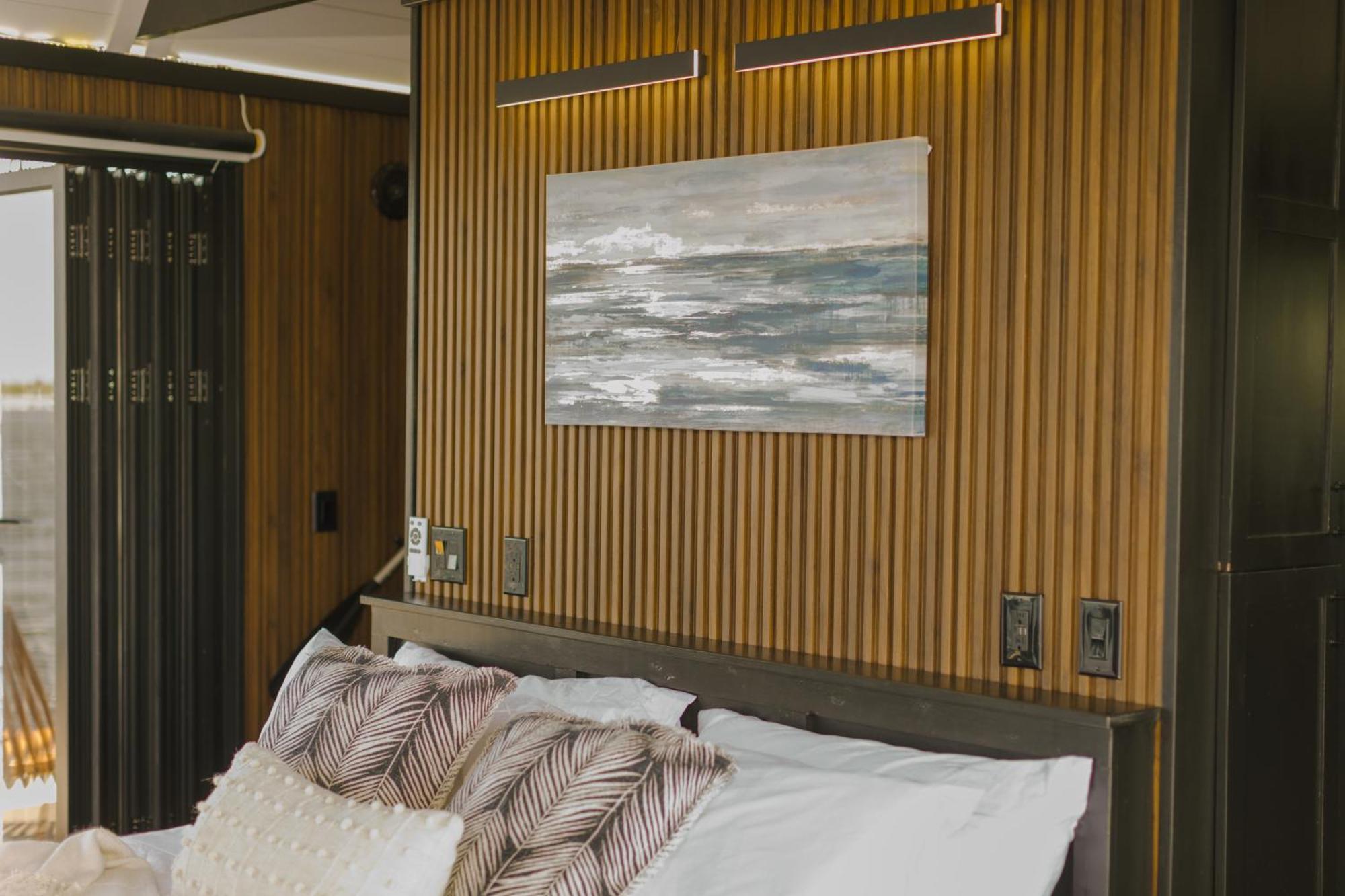 Floating Oasis - Luxury Private With Modern Amenities Botel