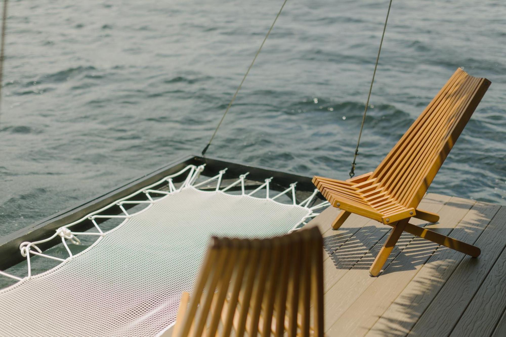 Botel Floating Oasis - Luxury Private With Modern Amenities