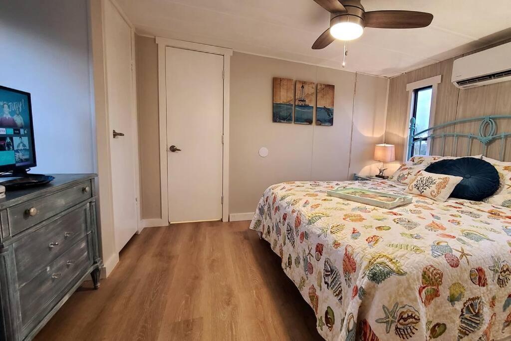 Tidemark - Private Swim Spa, Tiki, 200ft Of Waterfront Dockage *