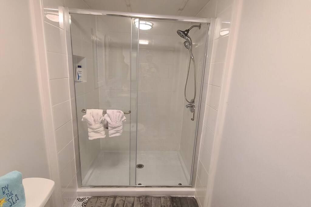 Tidemark - Private Swim Spa, Tiki, 200ft Of Waterfront Dockage