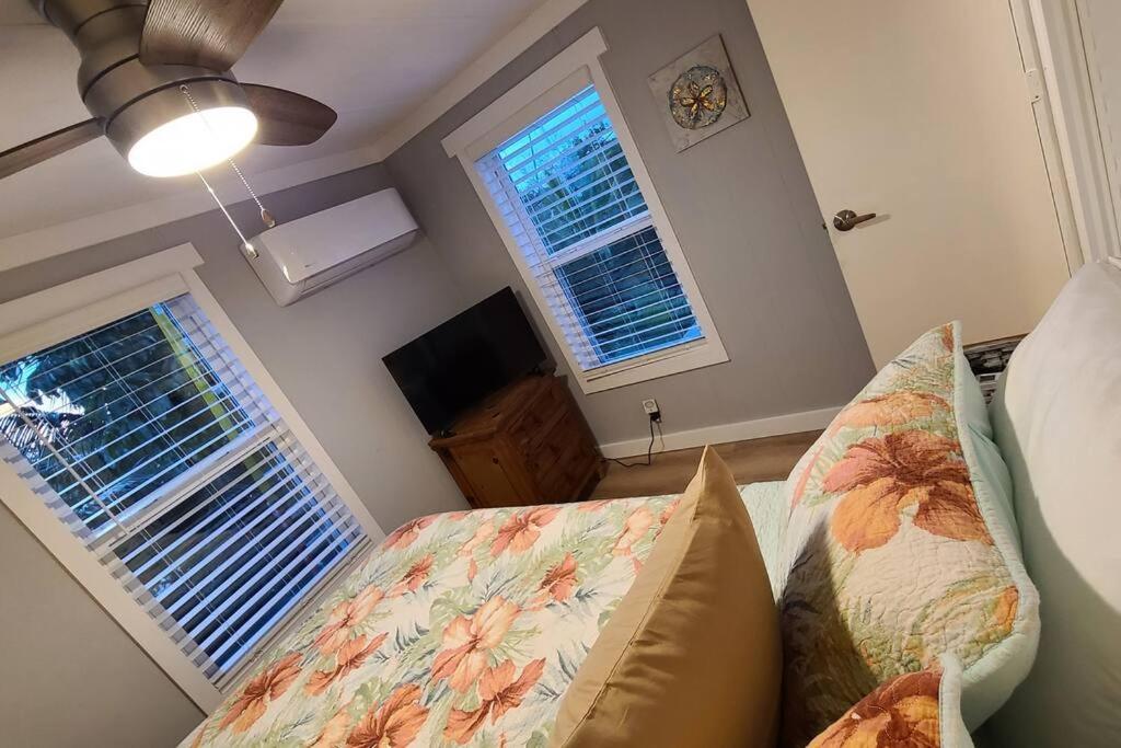 Holiday home Tidemark - Private Swim Spa, Tiki, 200ft Of Waterfront Dockage