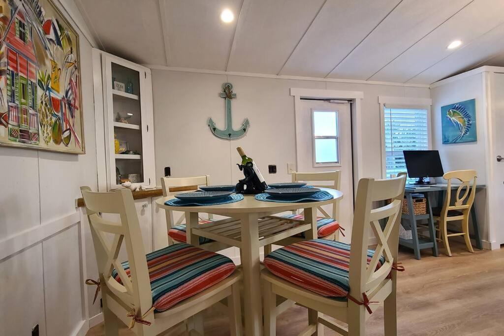 Holiday home Tidemark - Private Swim Spa, Tiki, 200ft Of Waterfront Dockage