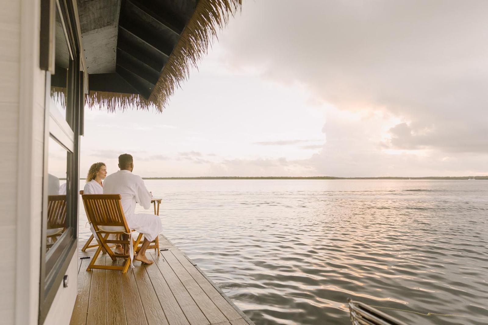 Floating Oasis - Luxury Private With Modern Amenities Botel