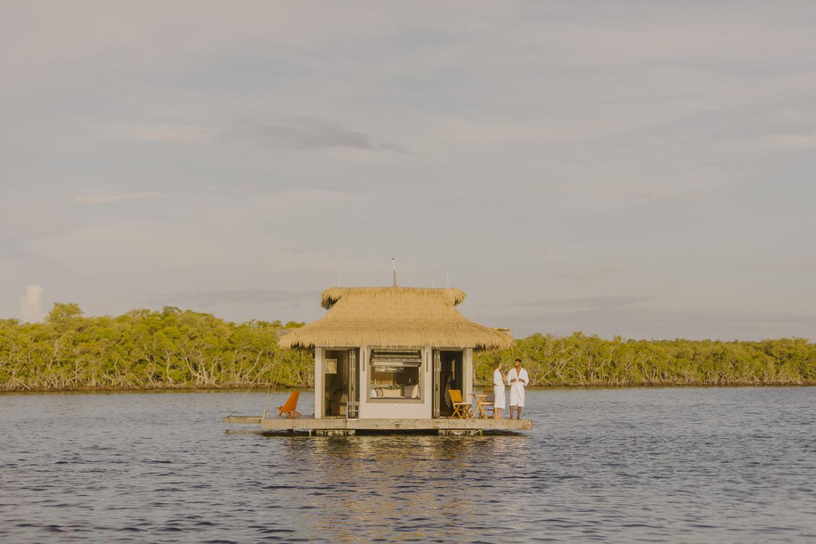 Floating Oasis - Luxury Private With Modern Amenities Botel