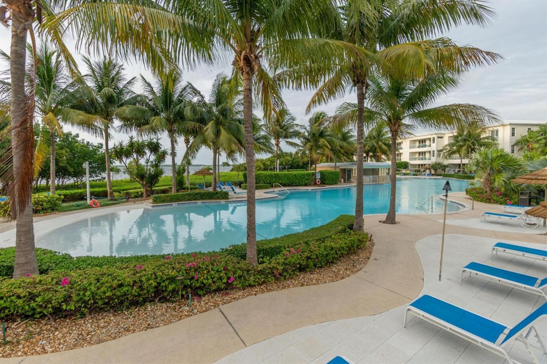 608 Mariners Club Apartment