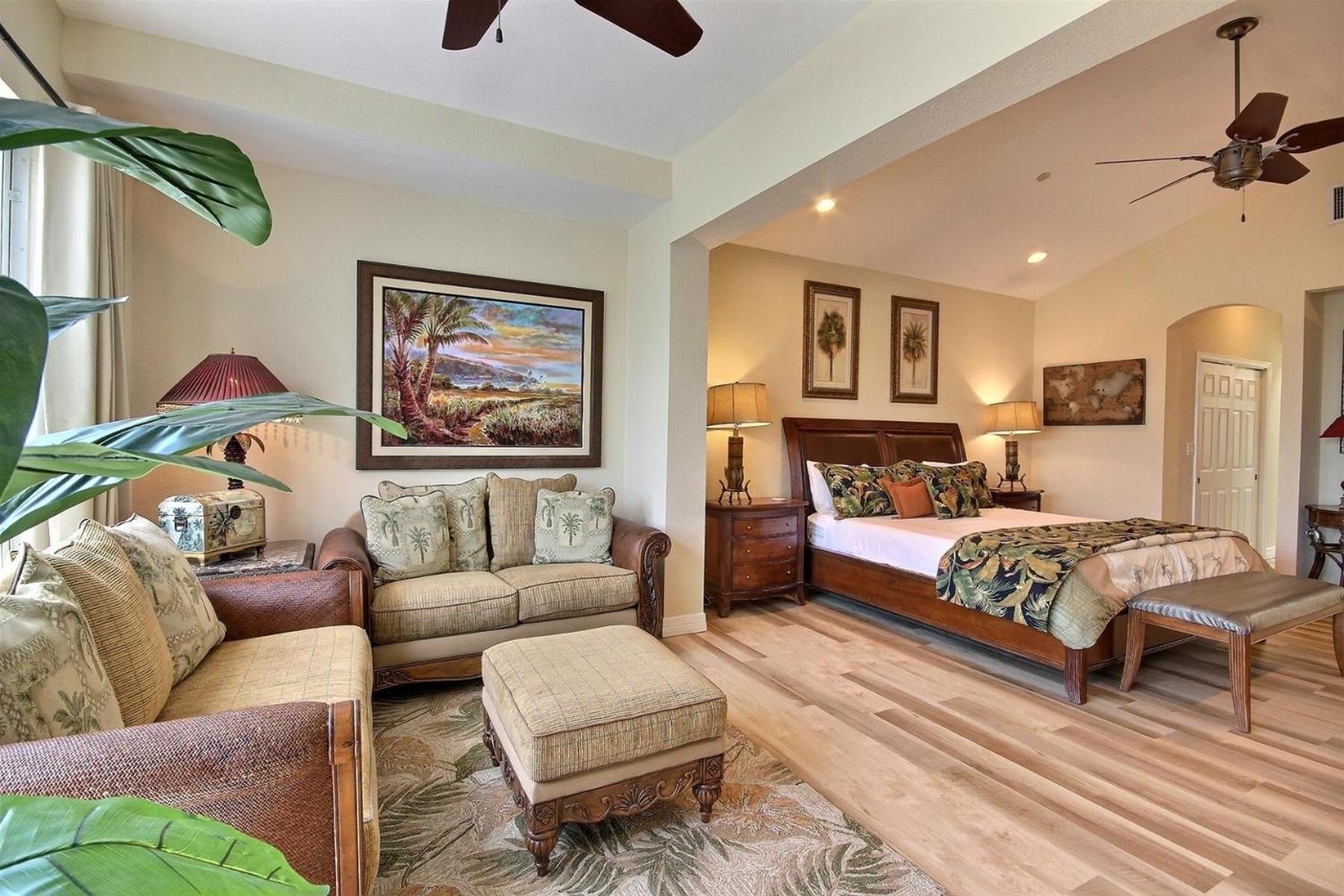 Apartment 608 Mariners Club *