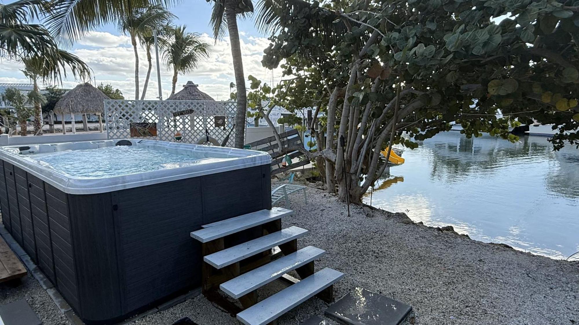 Tidemark - Private Swim Spa, Tiki, 200ft Of Waterfront Dockage Holiday home *