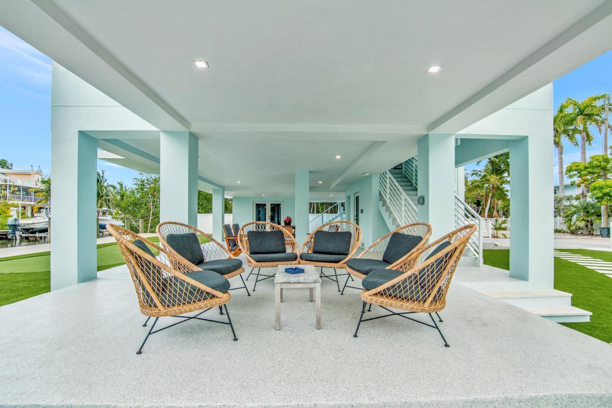 Holiday home Keys Casa - Elegant Waterfront Retreat, Sleeps 16, Elevator, Private Dock, Putt-putt *
