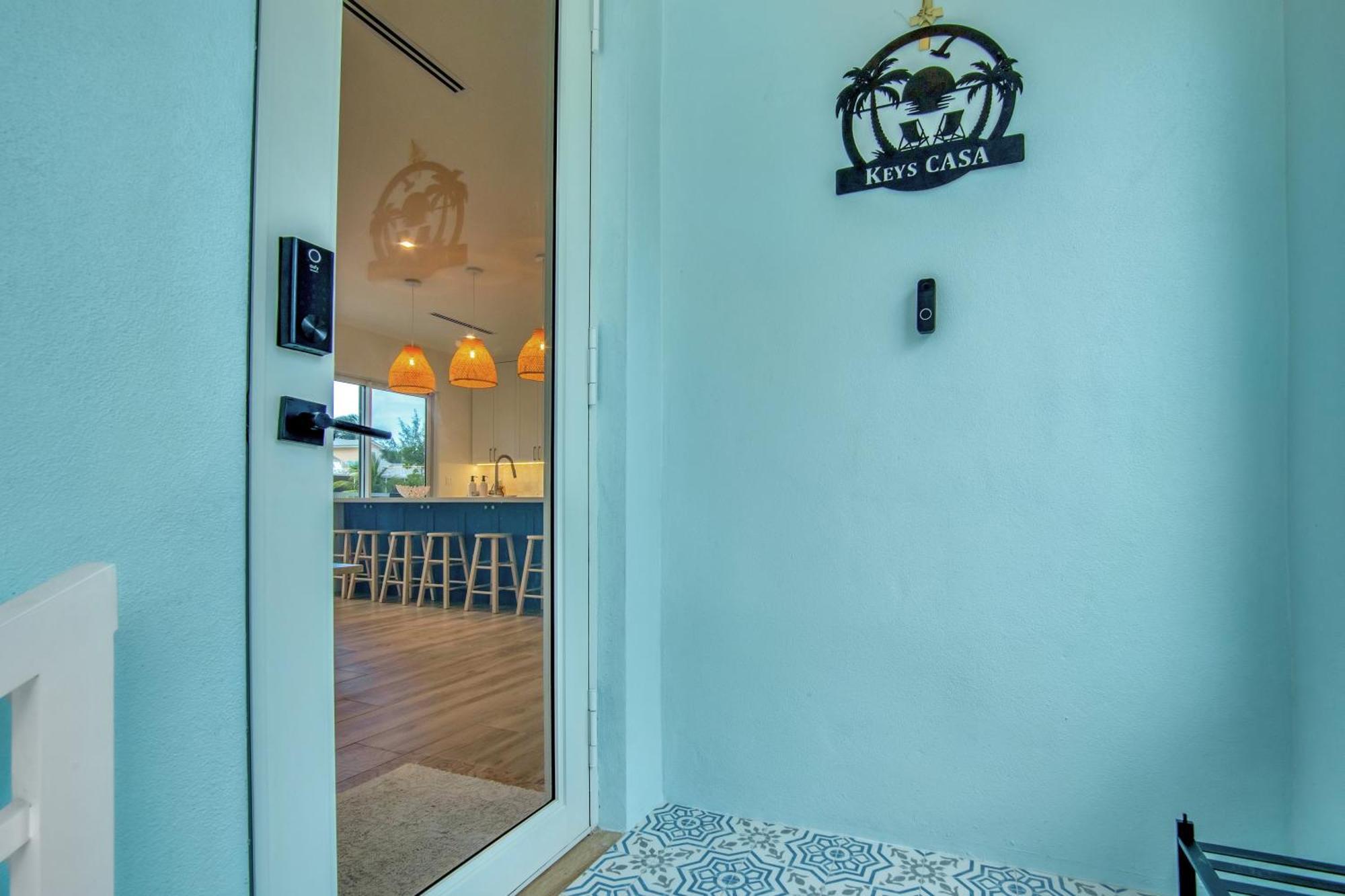 Keys Casa - Elegant Waterfront Retreat, Sleeps 16, Elevator, Private Dock, Putt-putt * Key Largo
