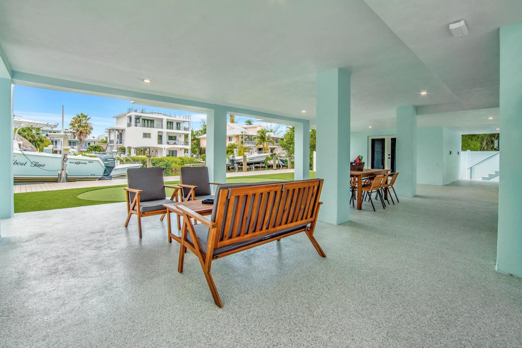 Keys Casa - Elegant Waterfront Retreat, Sleeps 16, Elevator, Private Dock, Putt-putt
