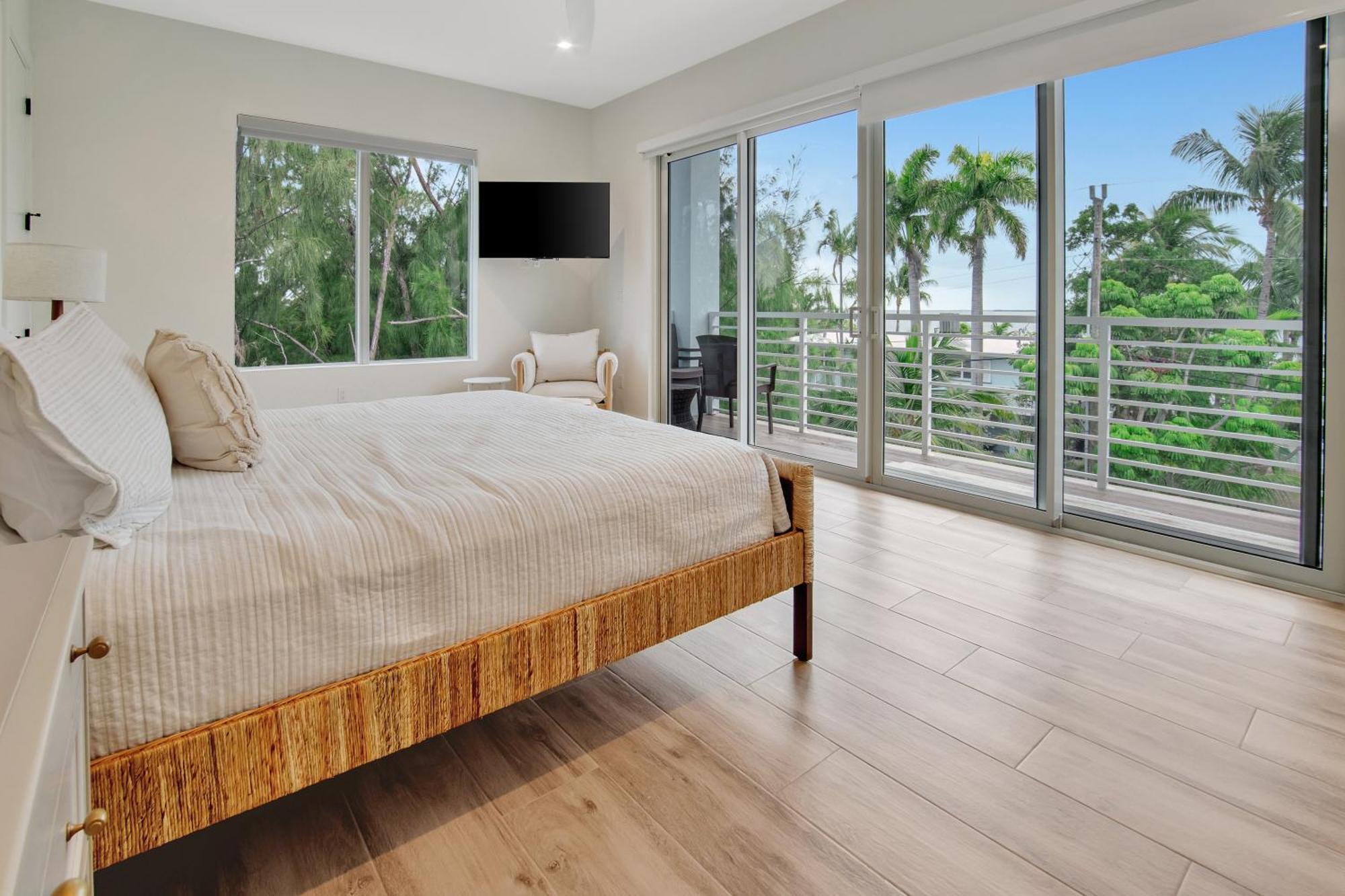 Holiday home Keys Casa - Elegant Waterfront Retreat, Sleeps 16, Elevator, Private Dock, Putt-putt Key Largo
