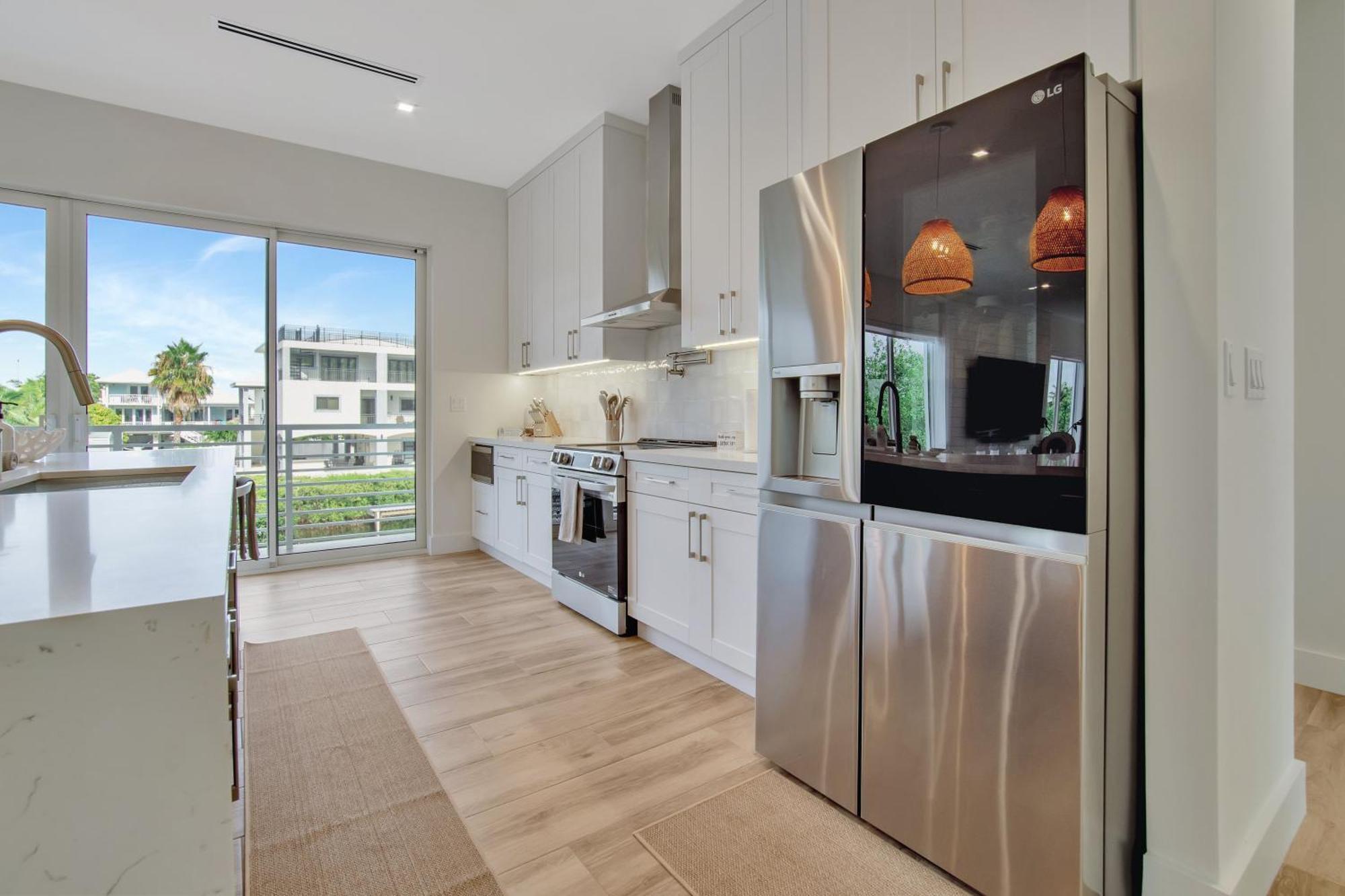 Keys Casa - Elegant Waterfront Retreat, Sleeps 16, Elevator, Private Dock, Putt-putt Holiday home Key Largo