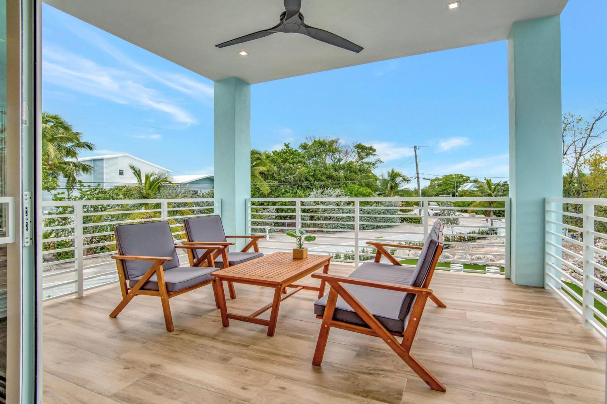 Keys Casa - Elegant Waterfront Retreat, Sleeps 16, Elevator, Private Dock, Putt-putt Holiday home