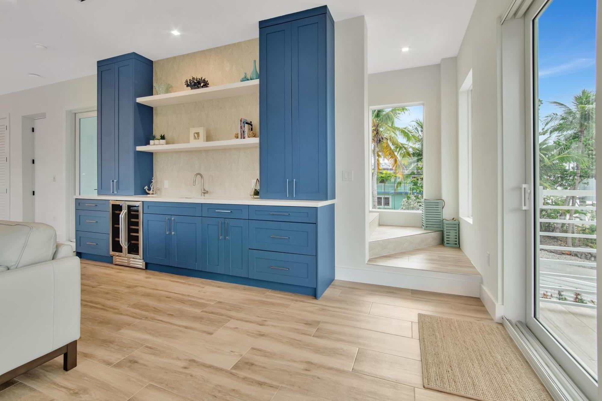 Keys Casa - Elegant Waterfront Retreat, Sleeps 16, Elevator, Private Dock, Putt-putt * Key Largo