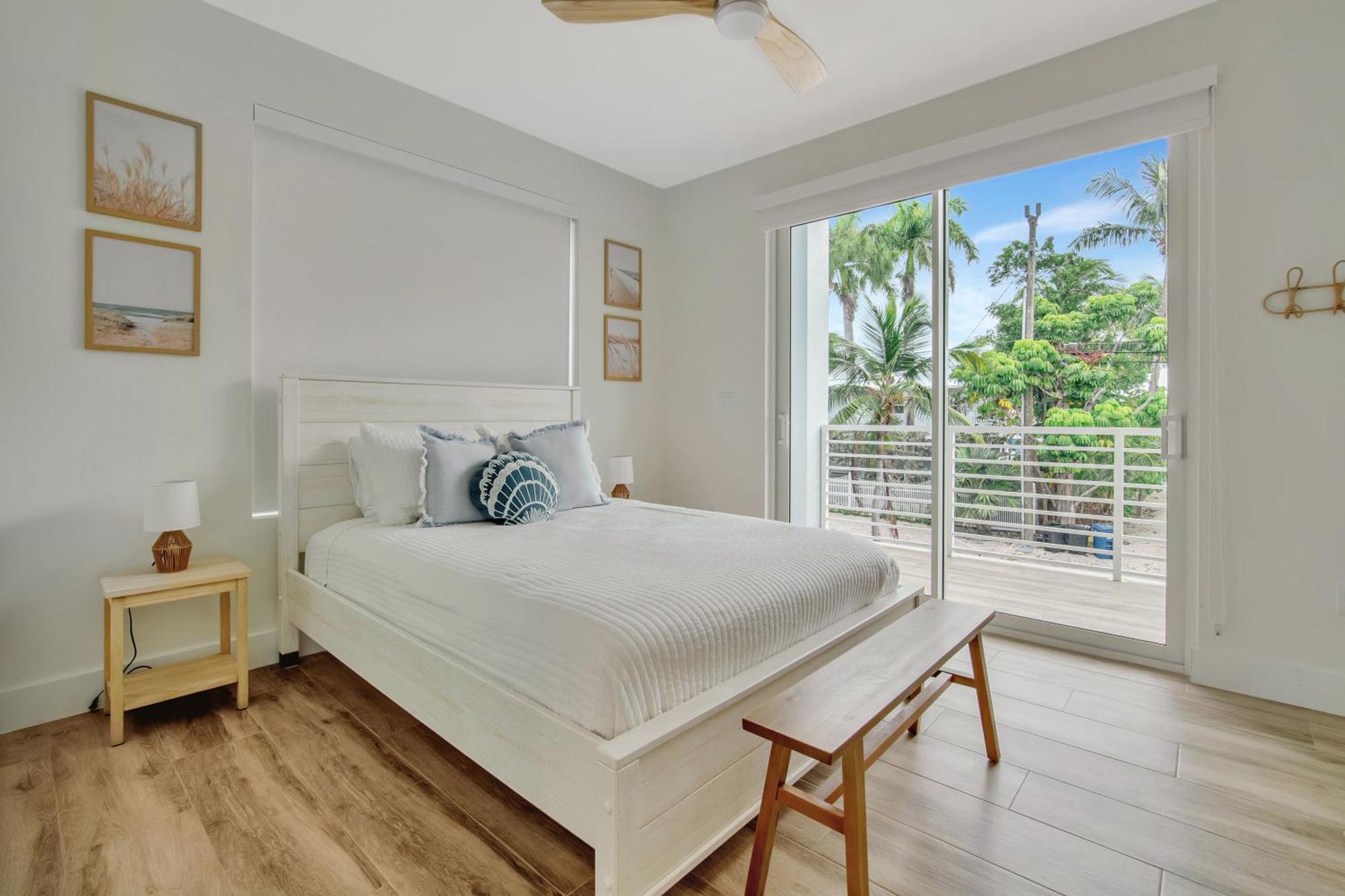 Keys Casa - Elegant Waterfront Retreat, Sleeps 16, Elevator, Private Dock, Putt-putt Holiday home