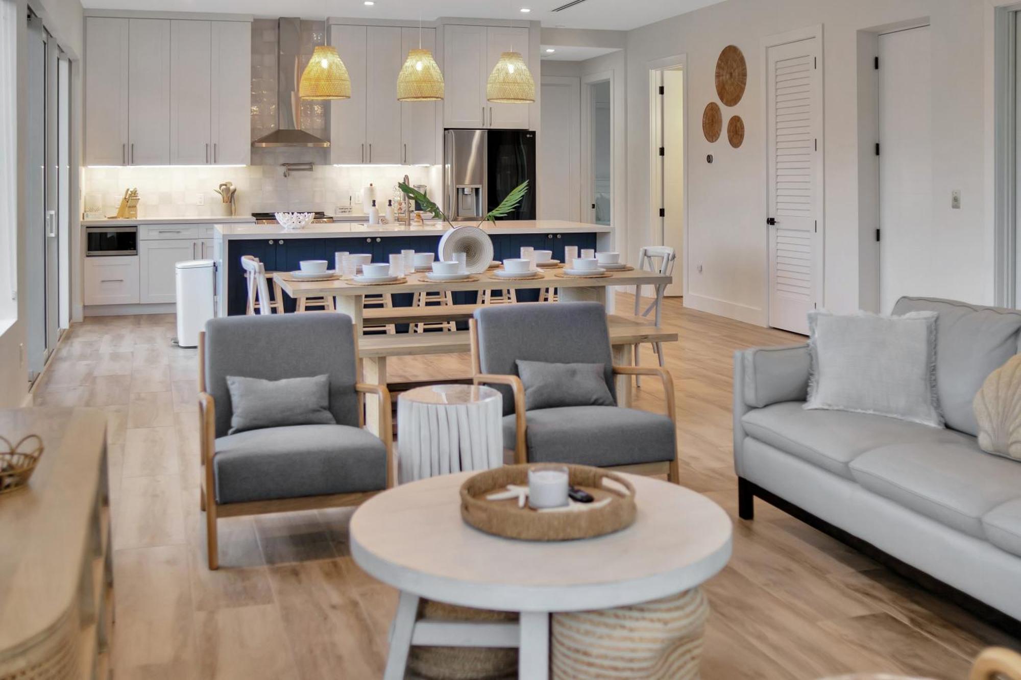 Holiday home Keys Casa - Elegant Waterfront Retreat, Sleeps 16, Elevator, Private Dock, Putt-putt