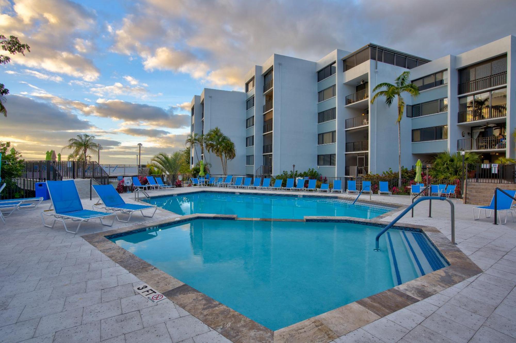 2br In W Pool And Sunset Views