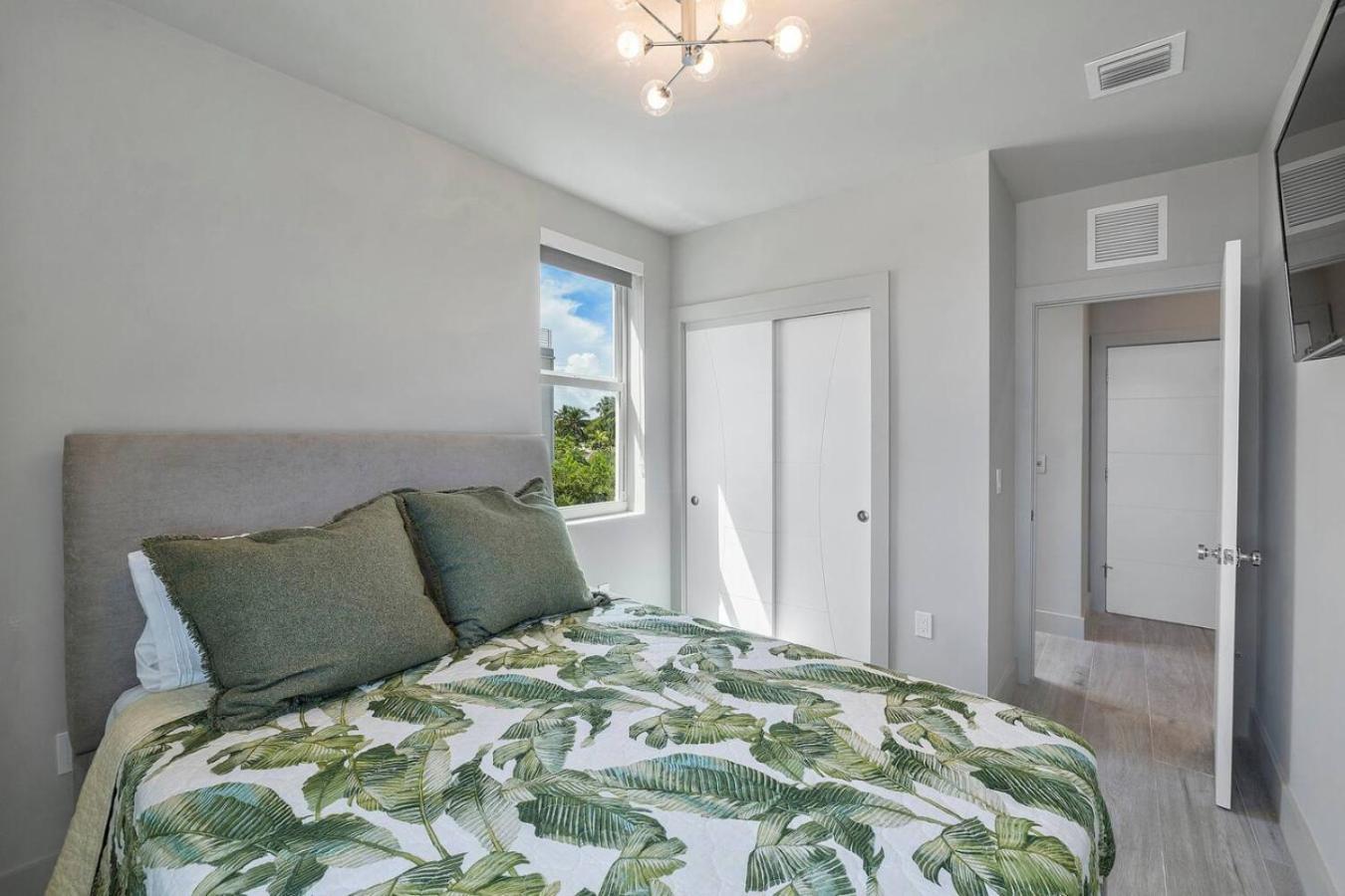Holiday home Oceanfront Oasis With Pool And Hot Tub *