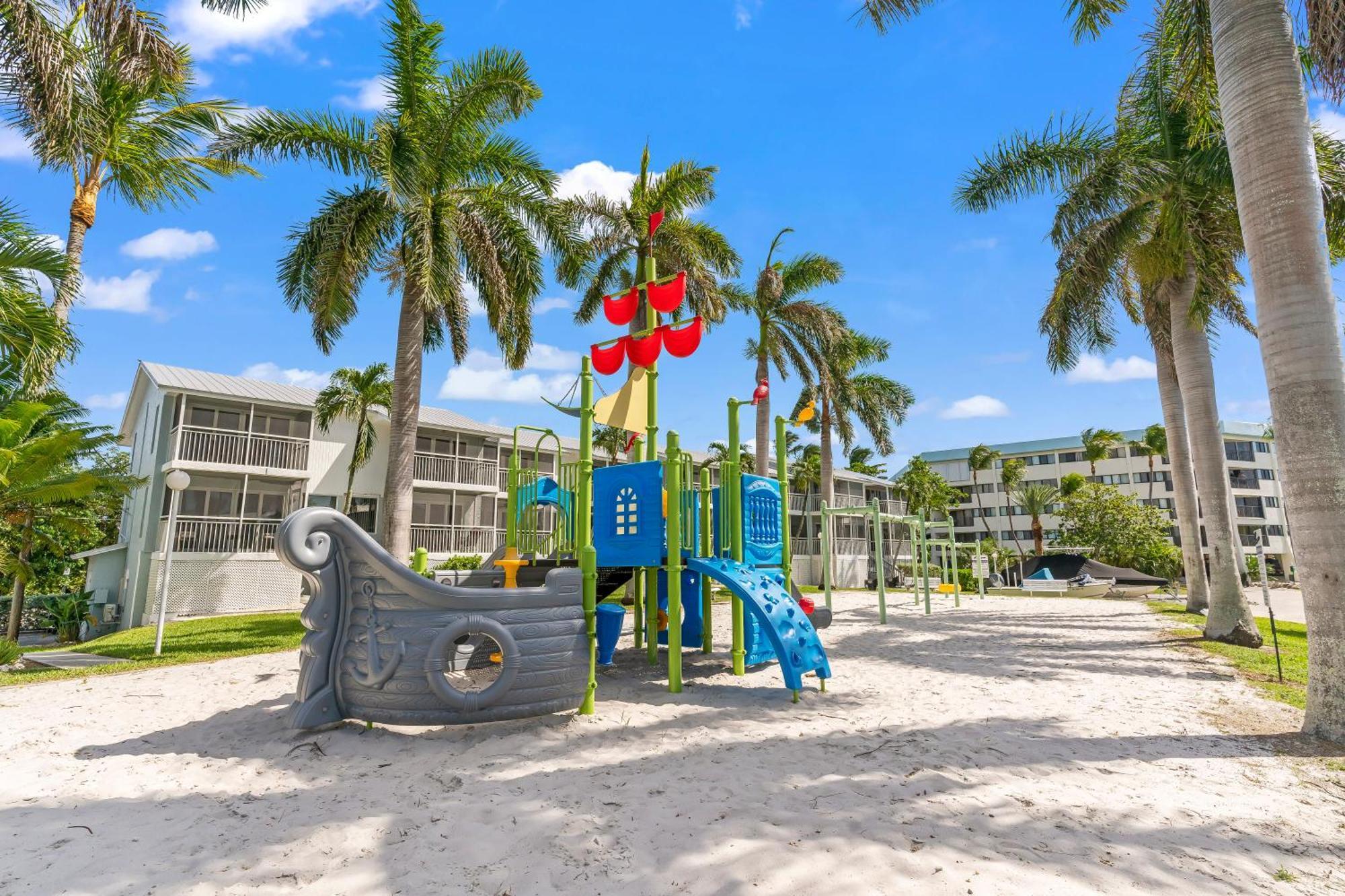 Tower 2 Master Suites, 2 Kings Beds, Marina *