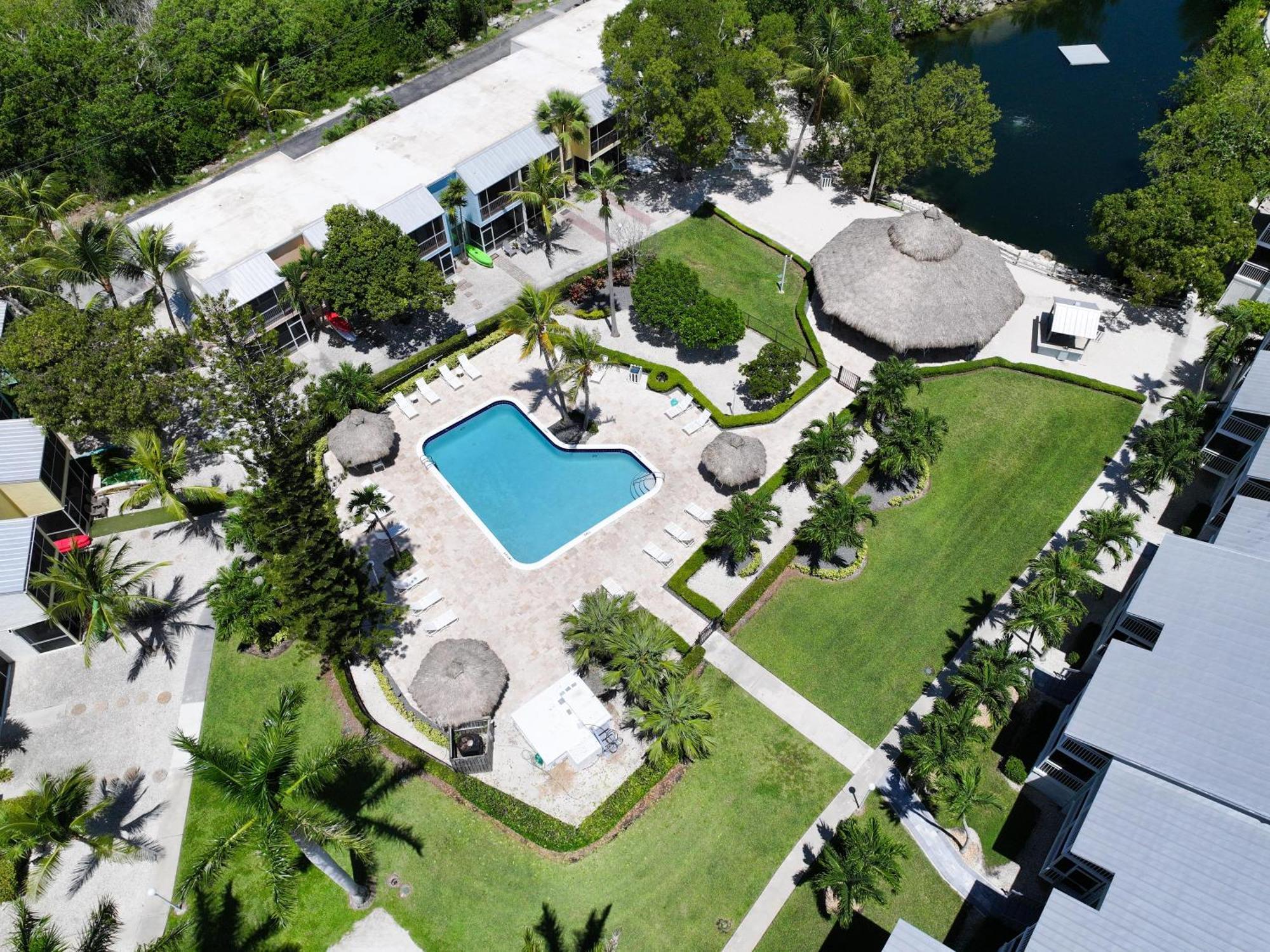 Apartment Tower 2 Master Suites, 2 Kings Beds, Marina