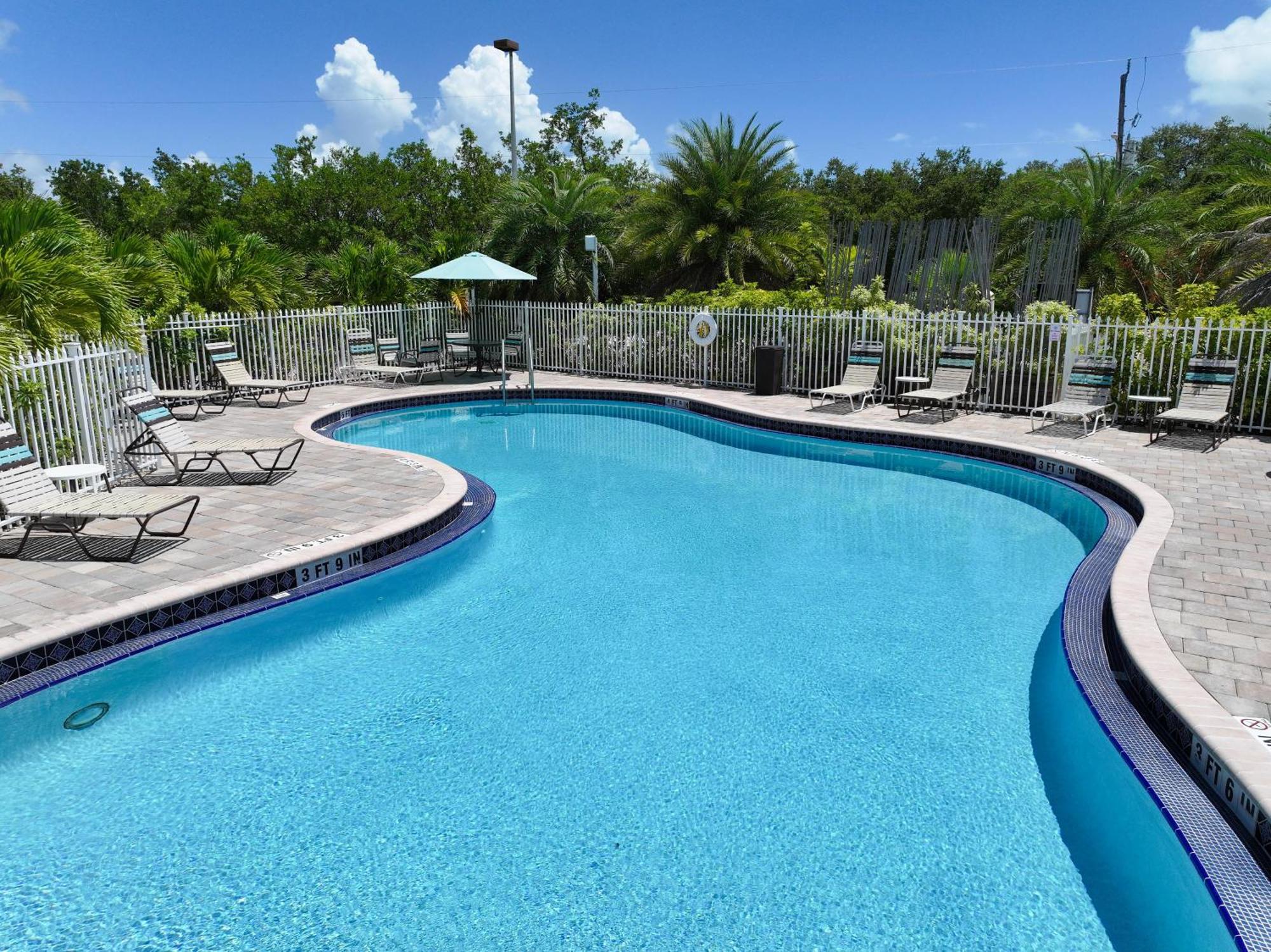 Tower 2 Master Suites, 2 Kings Beds, Marina