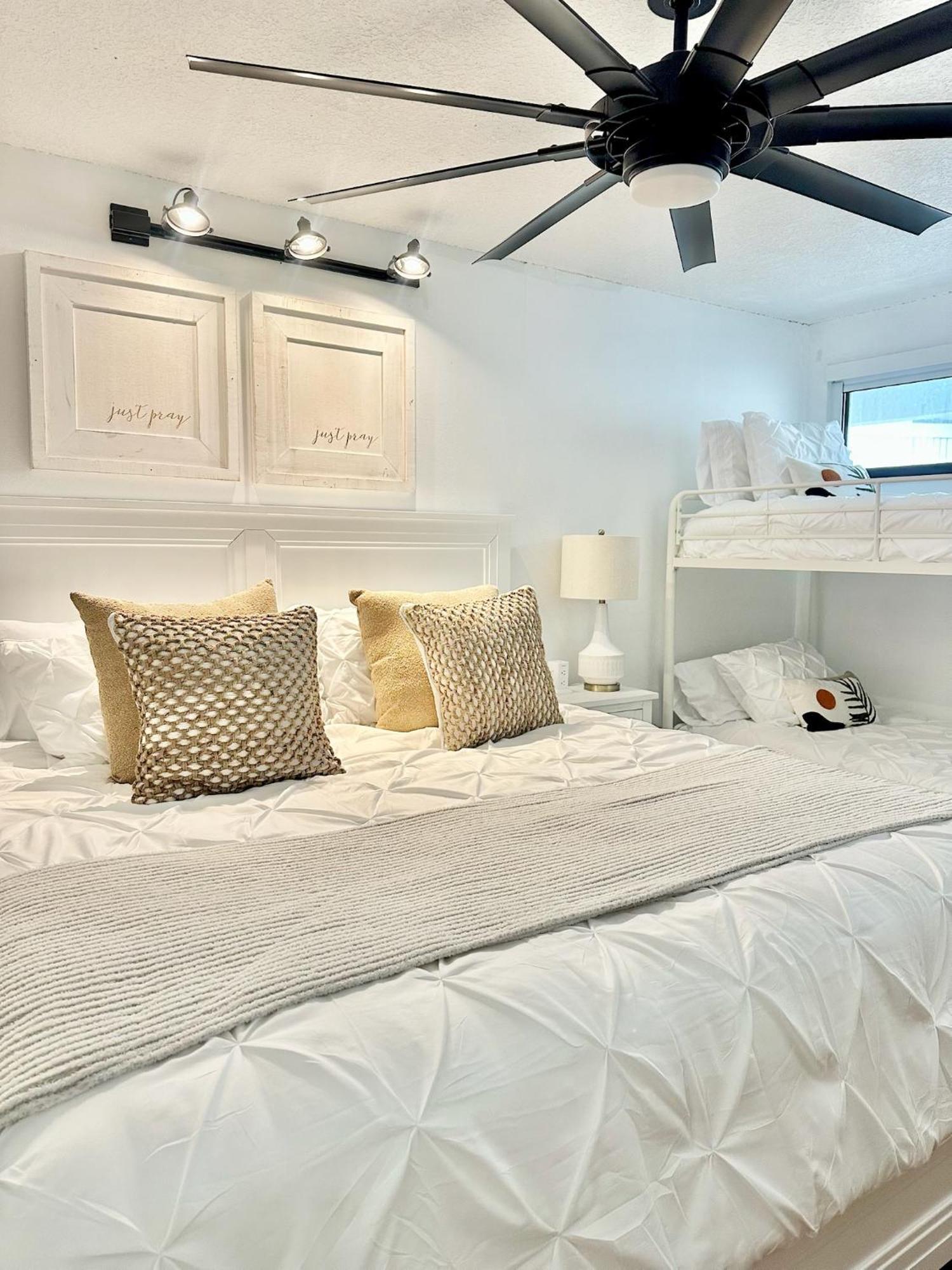 Tower 2 Master Suites, 2 Kings Beds, Marina Apartment *