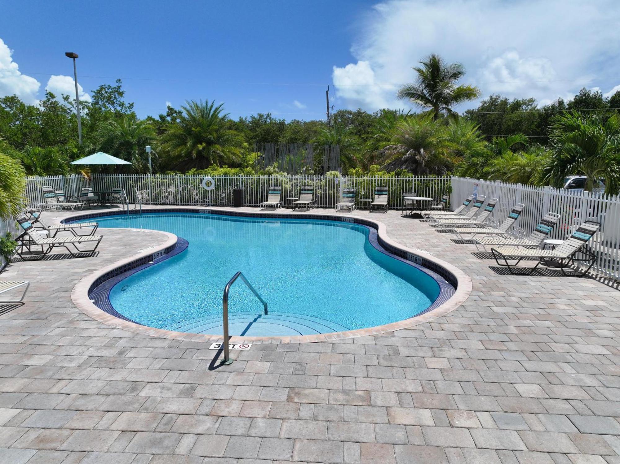 Tower 2 Master Suites, 2 Kings Beds, Marina *