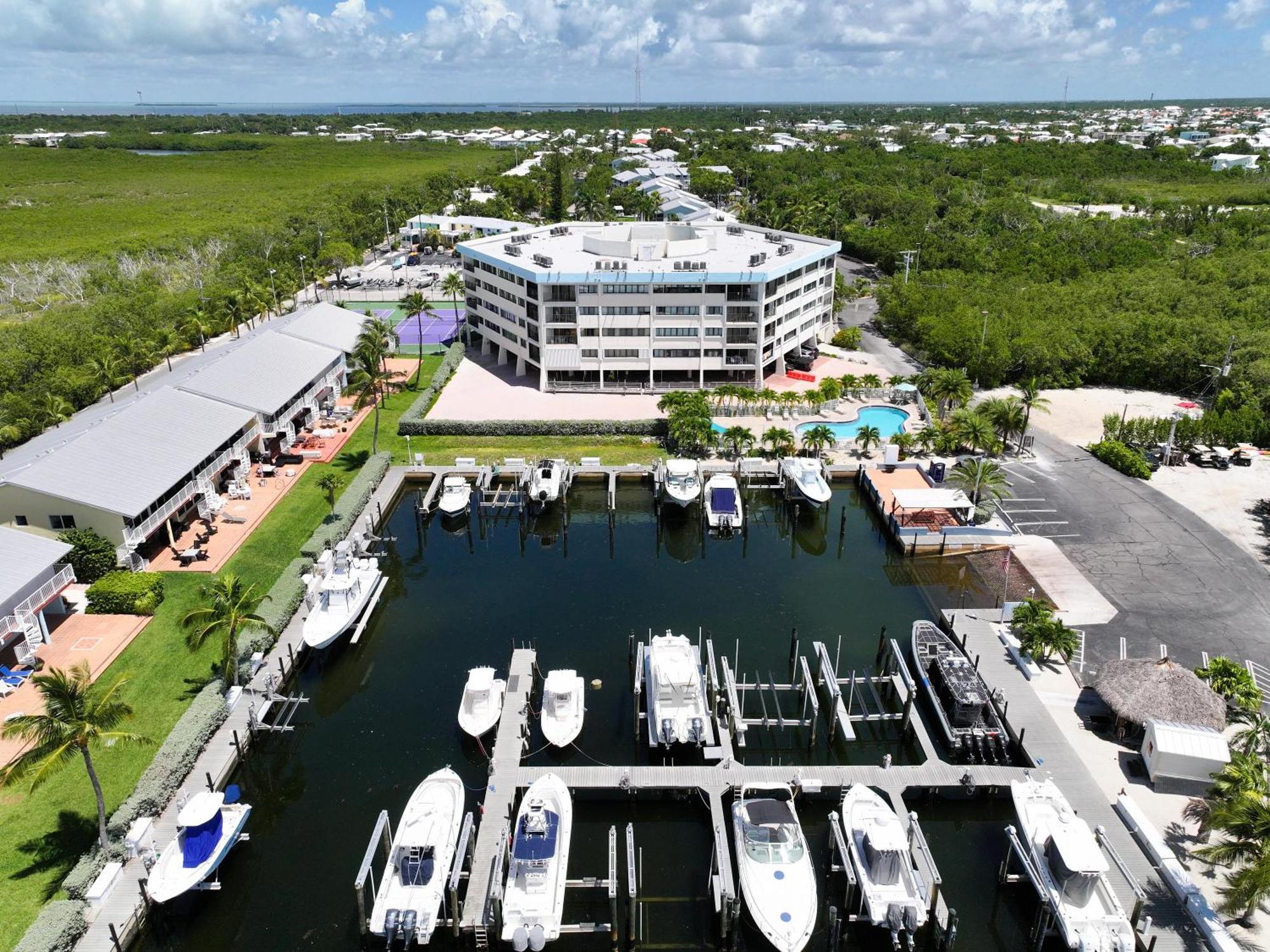 Tower 2 Master Suites, 2 Kings Beds, Marina