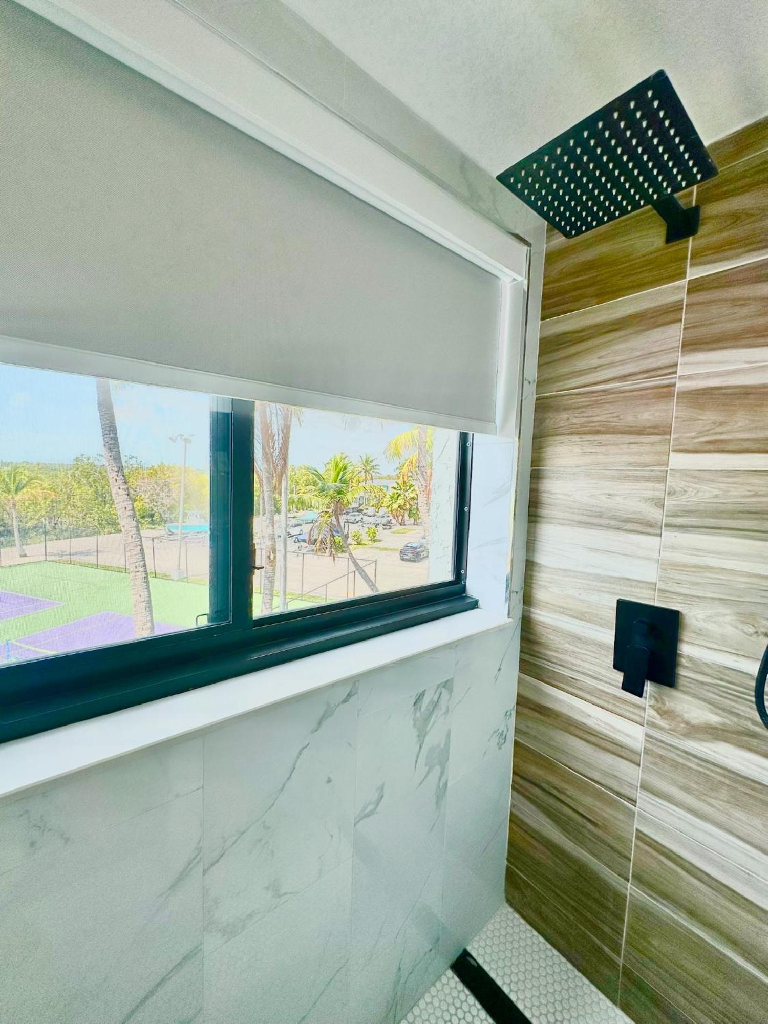 Tower 2 Master Suites, 2 Kings Beds, Marina Apartment