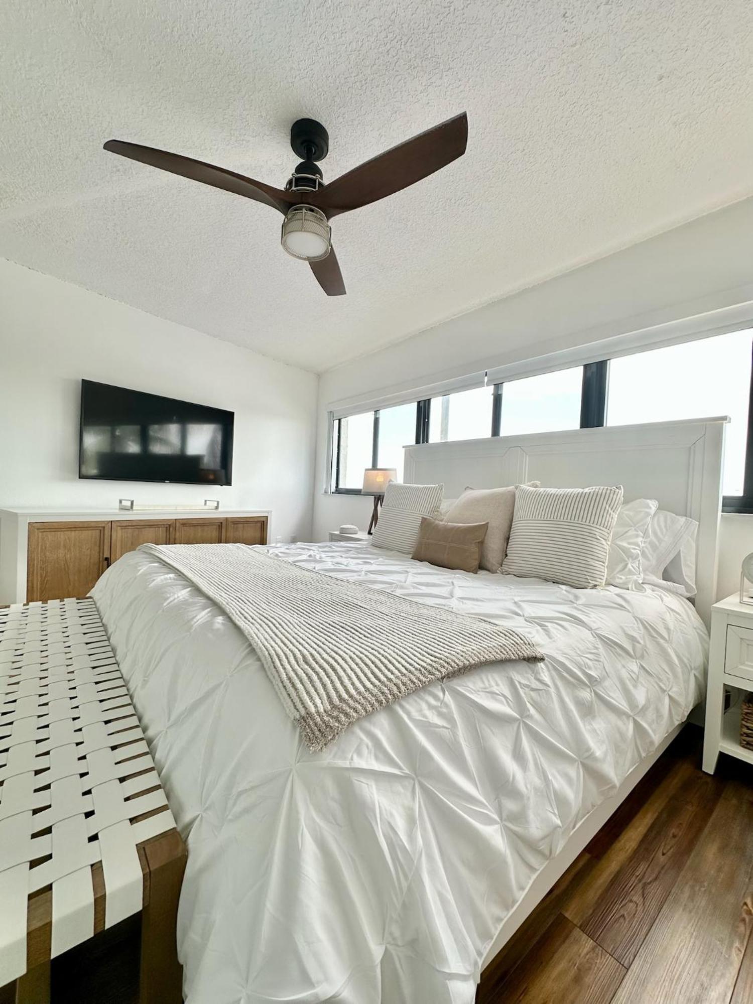 Apartment Tower 2 Master Suites, 2 Kings Beds, Marina