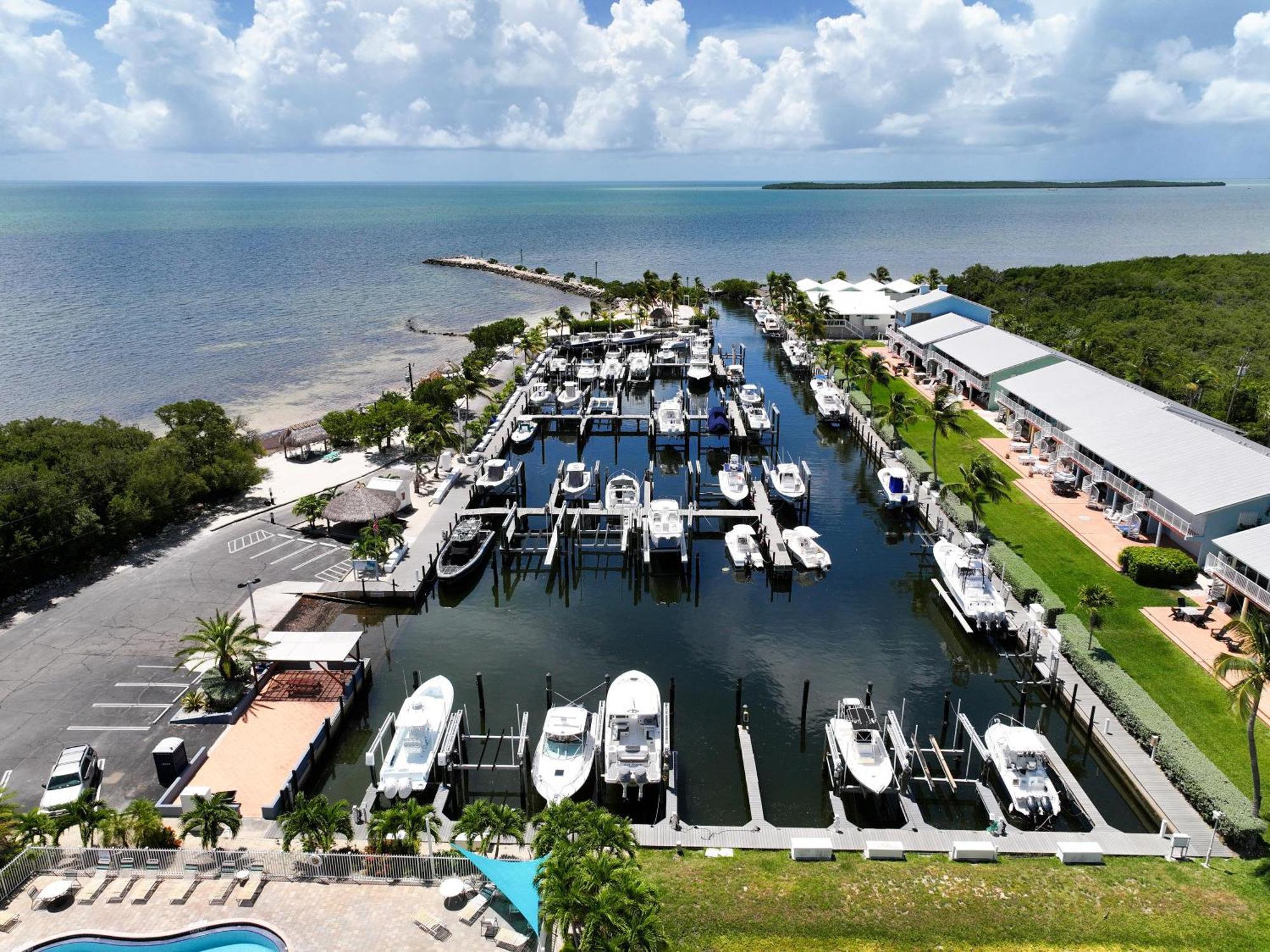 Apartment Tower 2 Master Suites, 2 Kings Beds, Marina *