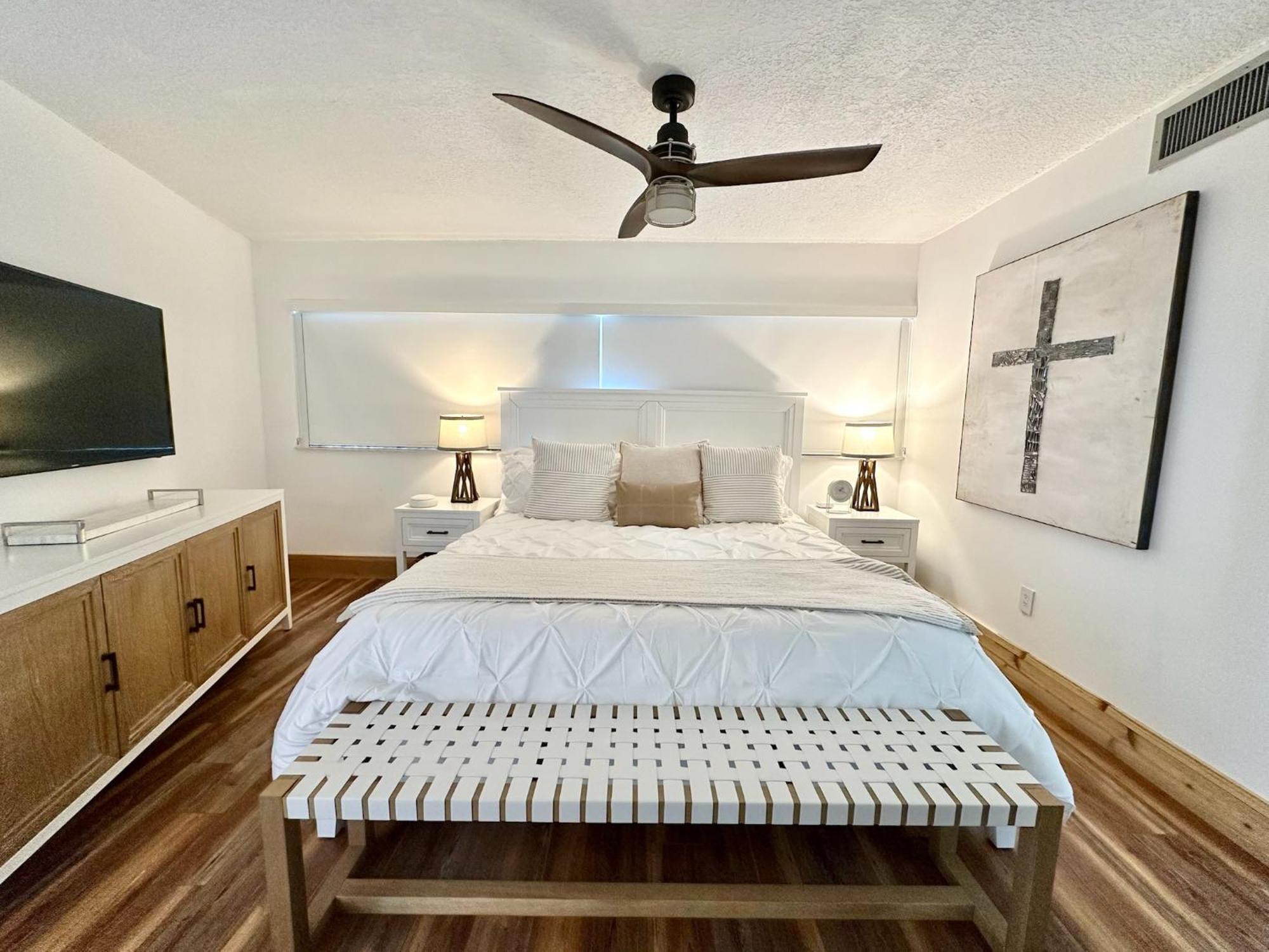 Tower 2 Master Suites, 2 Kings Beds, Marina Apartment
