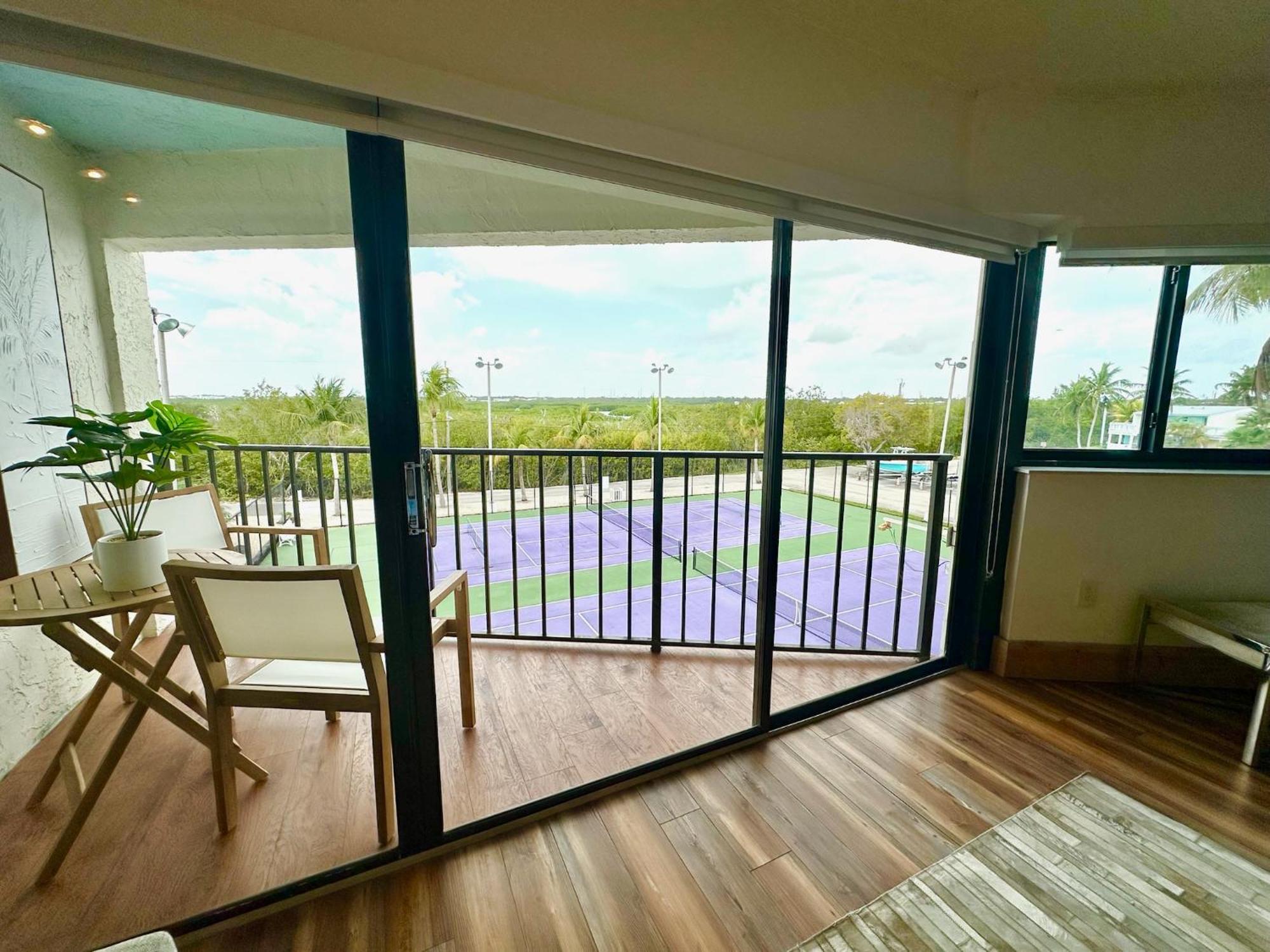 Tower 2 Master Suites, 2 Kings Beds, Marina *