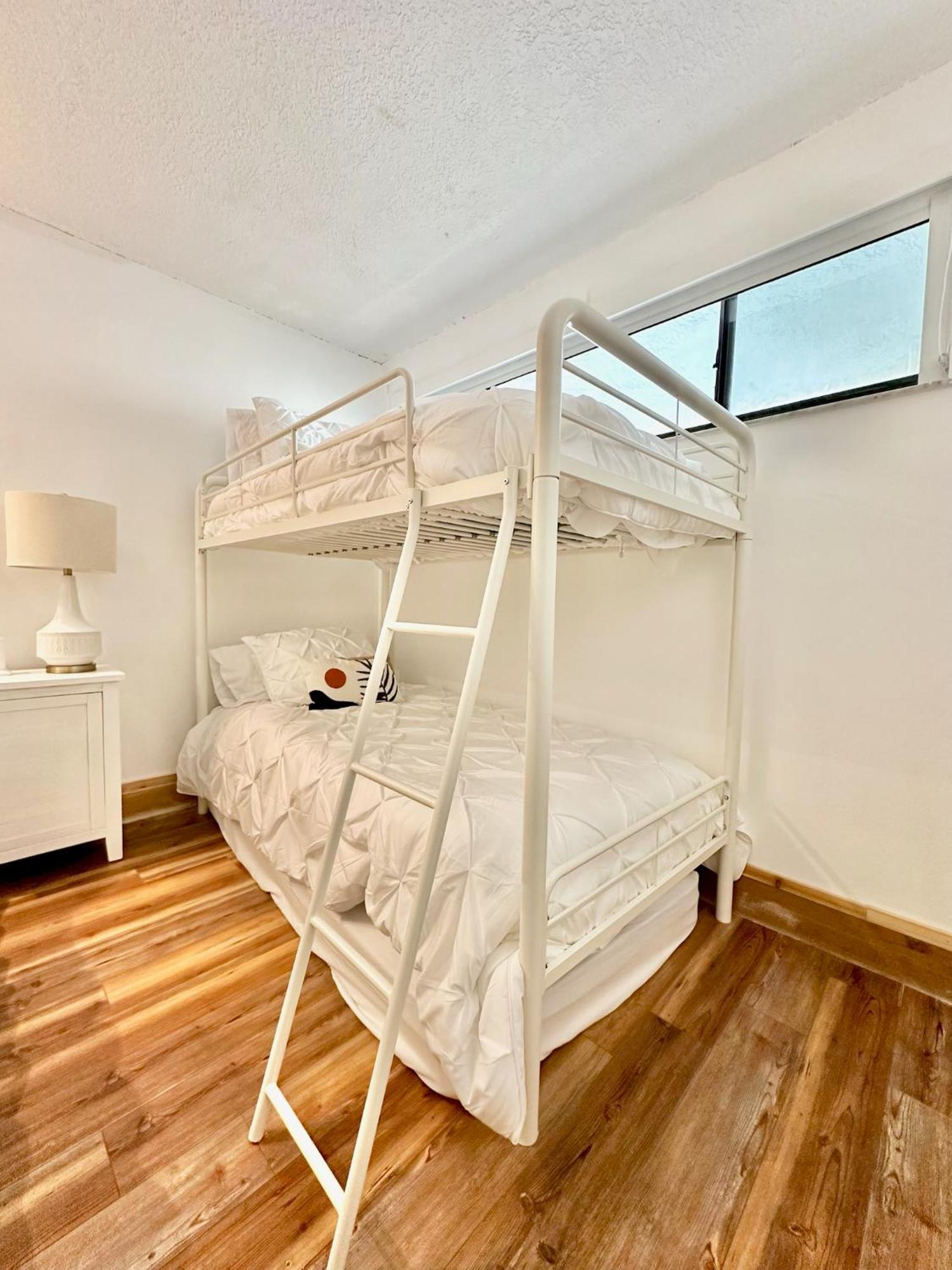 Tower 2 Master Suites, 2 Kings Beds, Marina Apartment