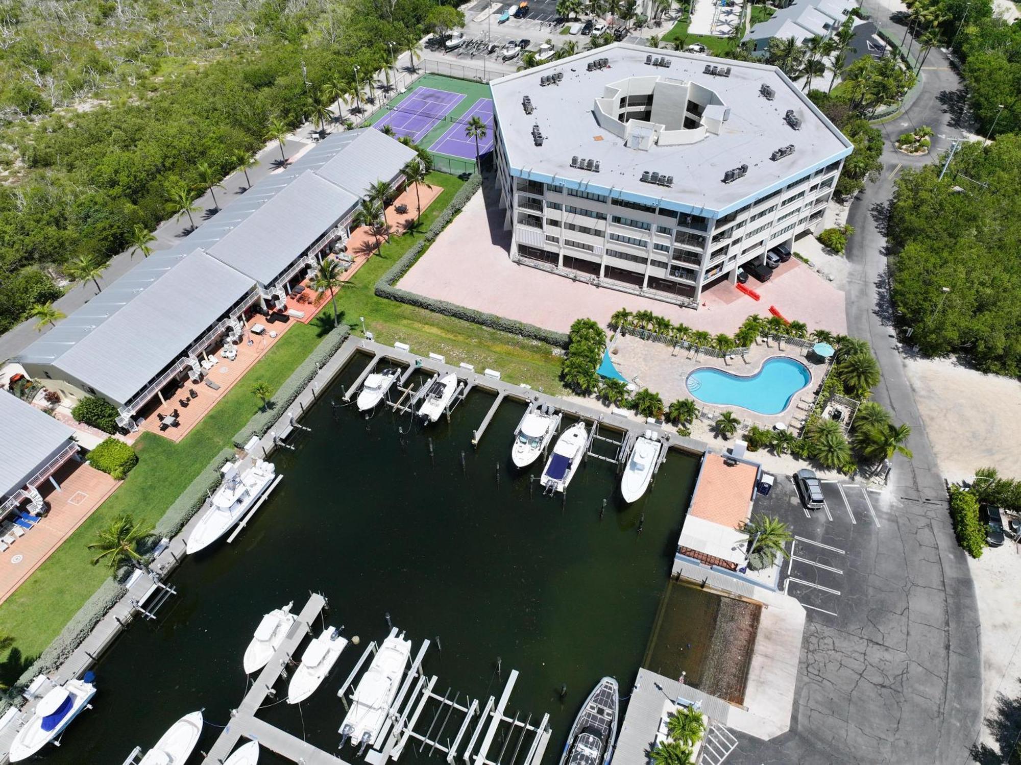 Apartment Tower 2 Master Suites, 2 Kings Beds, Marina *