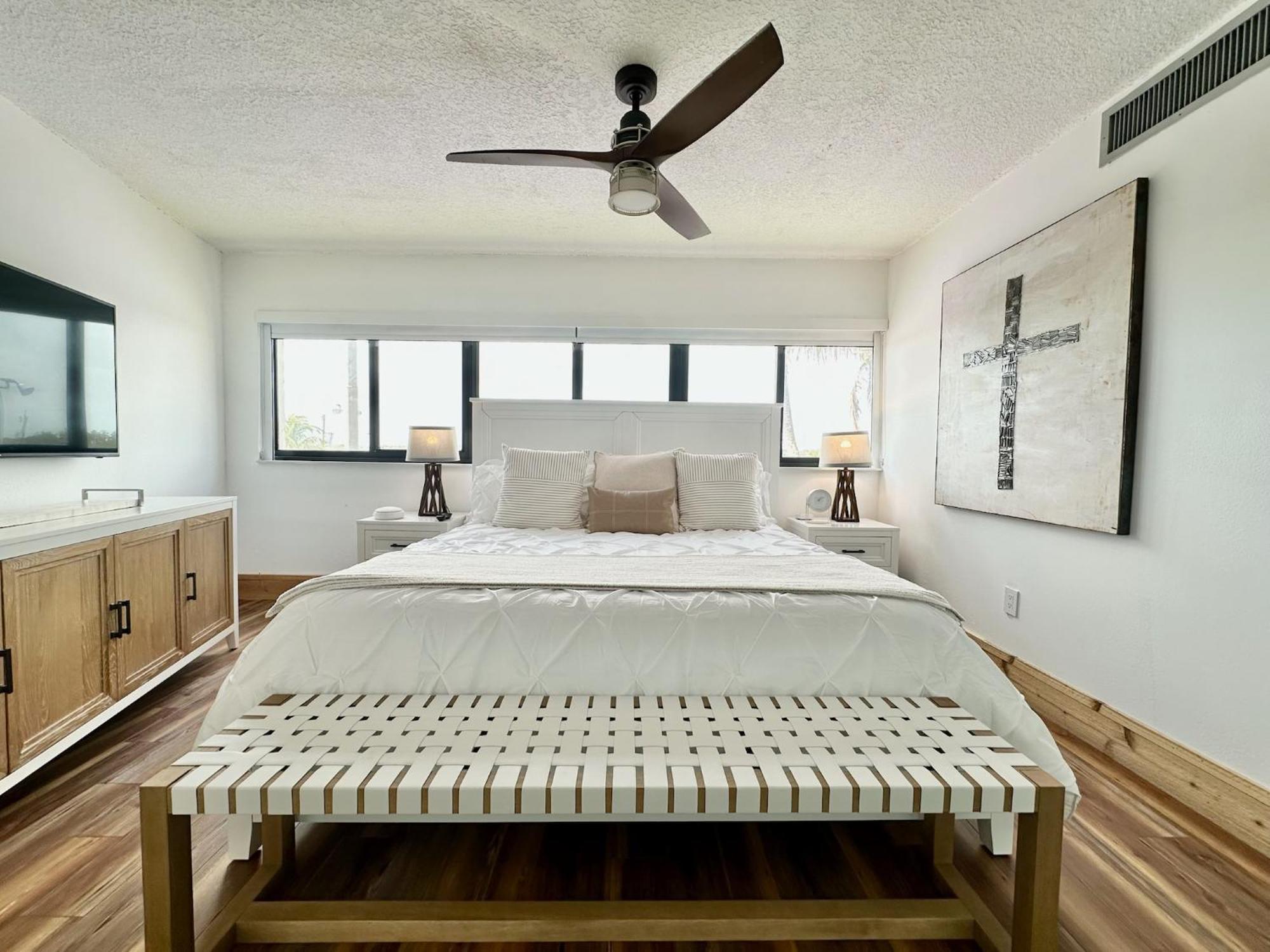Tower 2 Master Suites, 2 Kings Beds, Marina Apartment *