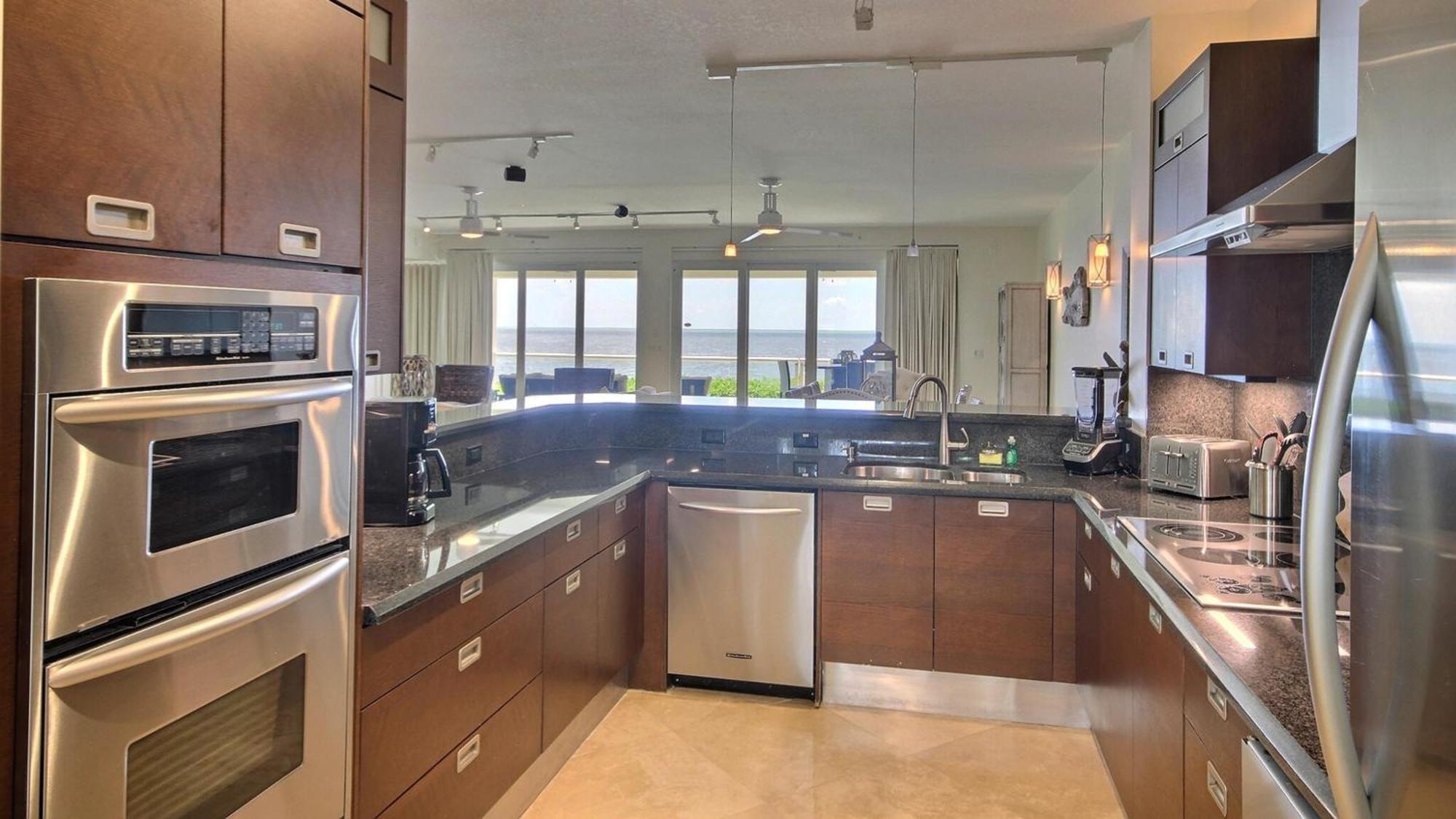 311 Mariners Club Apartment