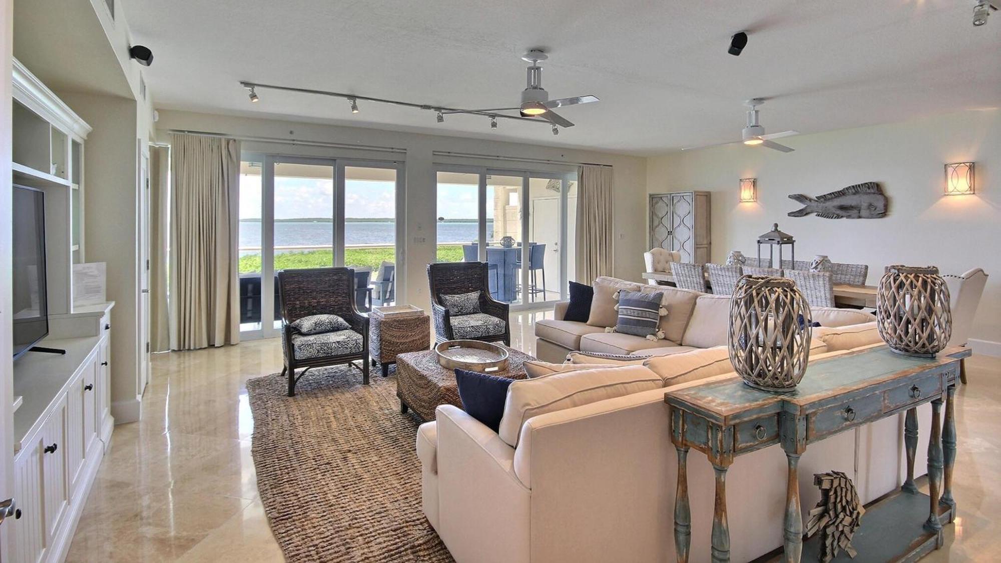 311 Mariners Club Apartment *