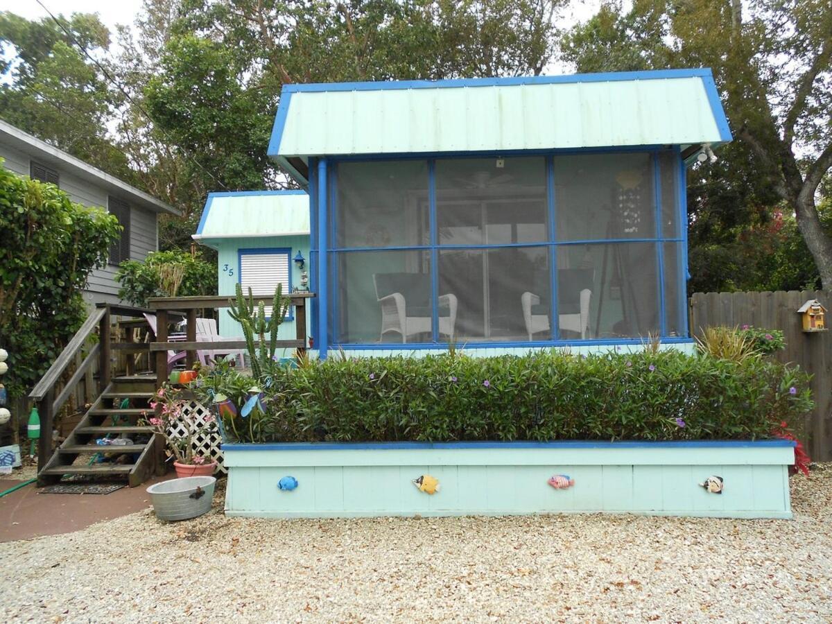 Unique Houseboat On Dry Lot Holiday home