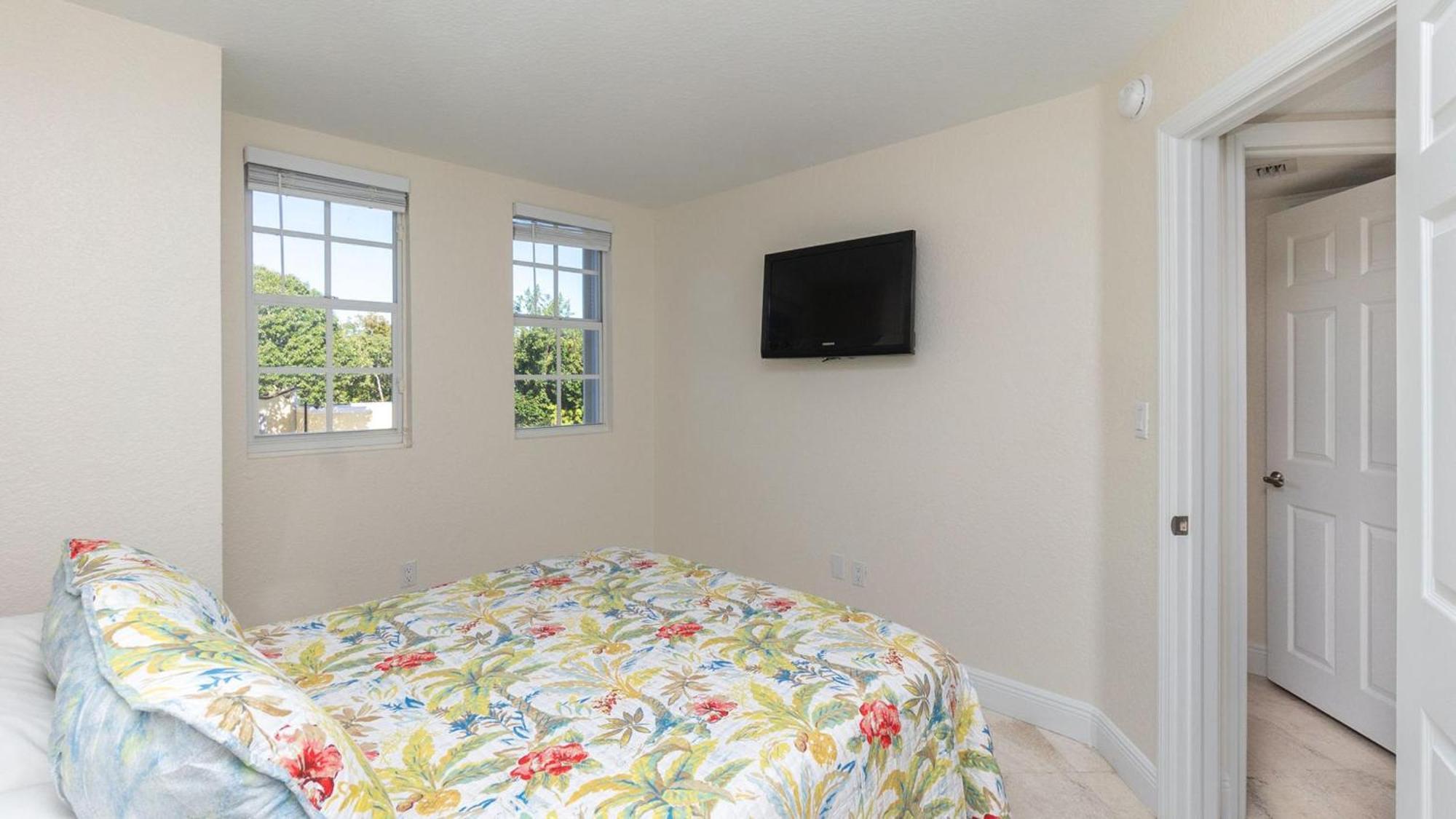 Apartment 408 Mariners Club Oceanfront *