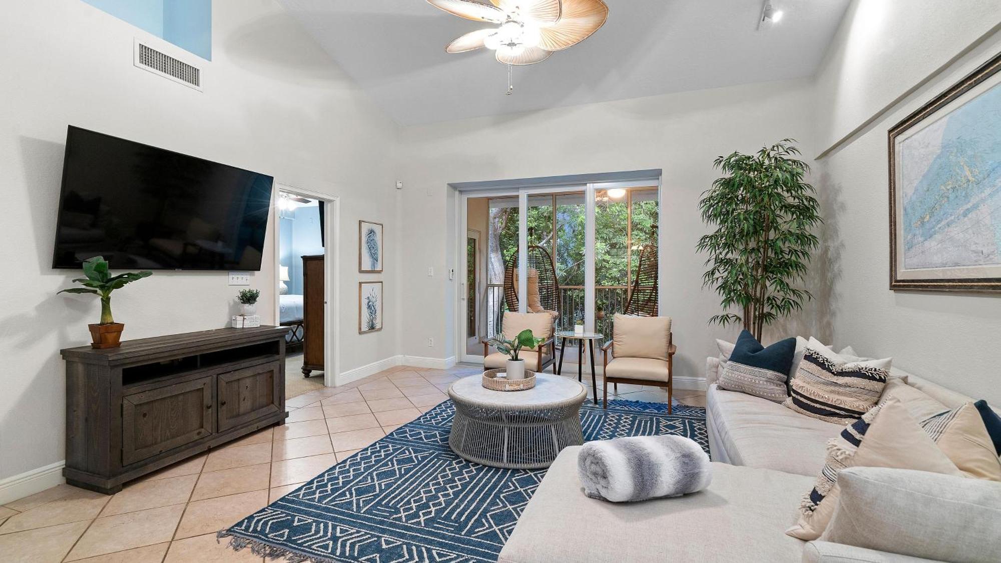 907 Mariners Club Apartment *