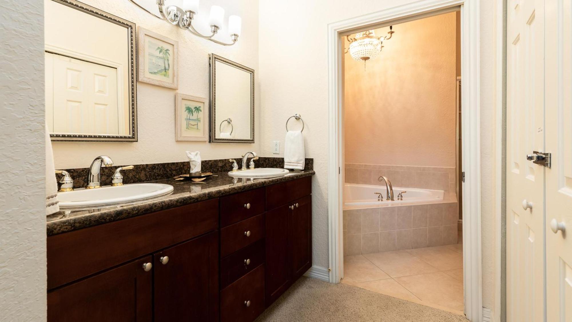 809 Mariners Club Apartment *