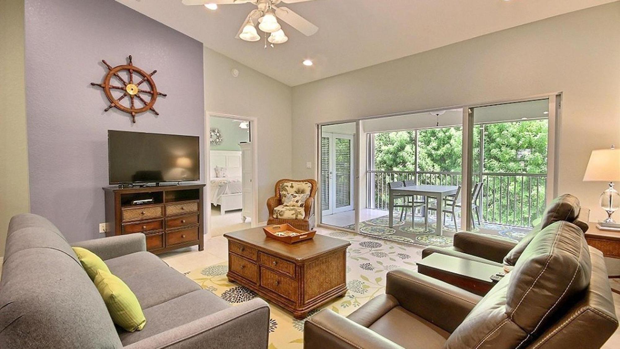 Apartment 802 Mariners Club