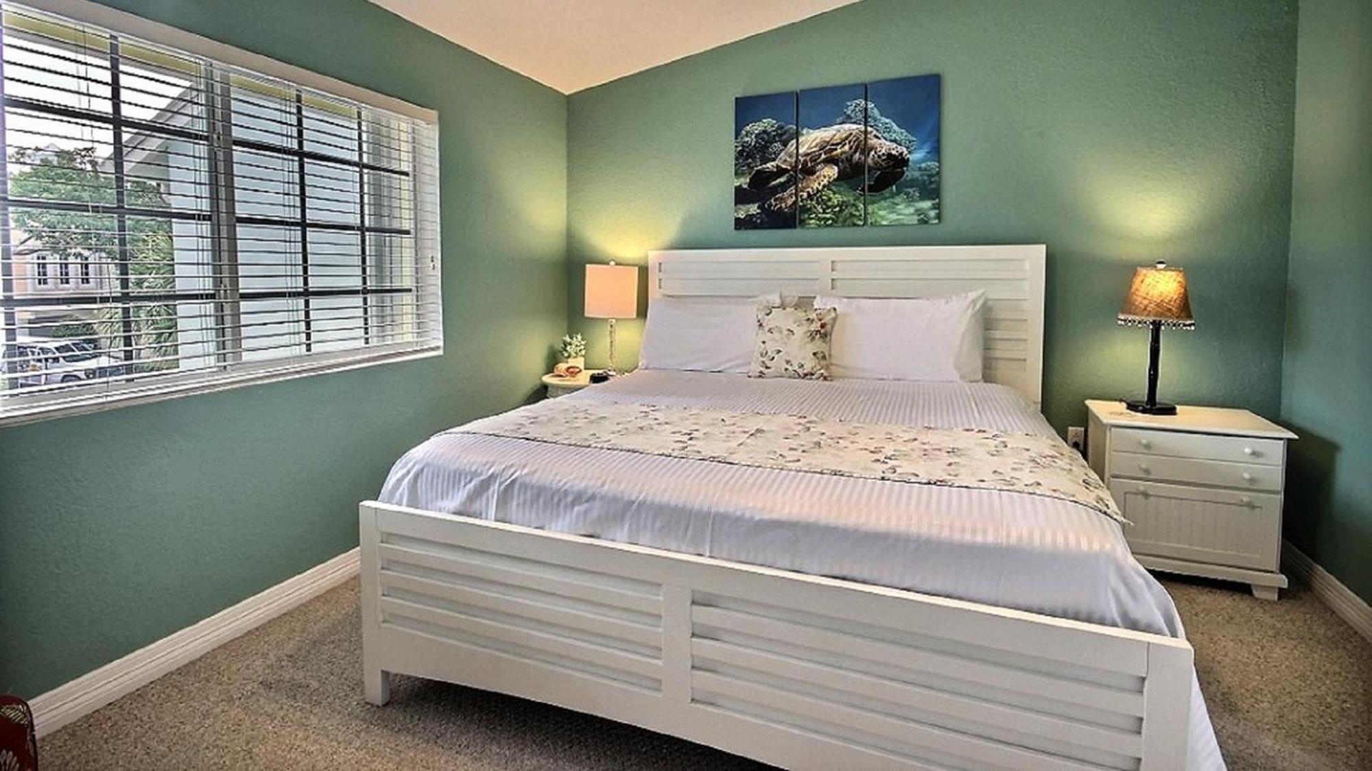 Apartment 802 Mariners Club